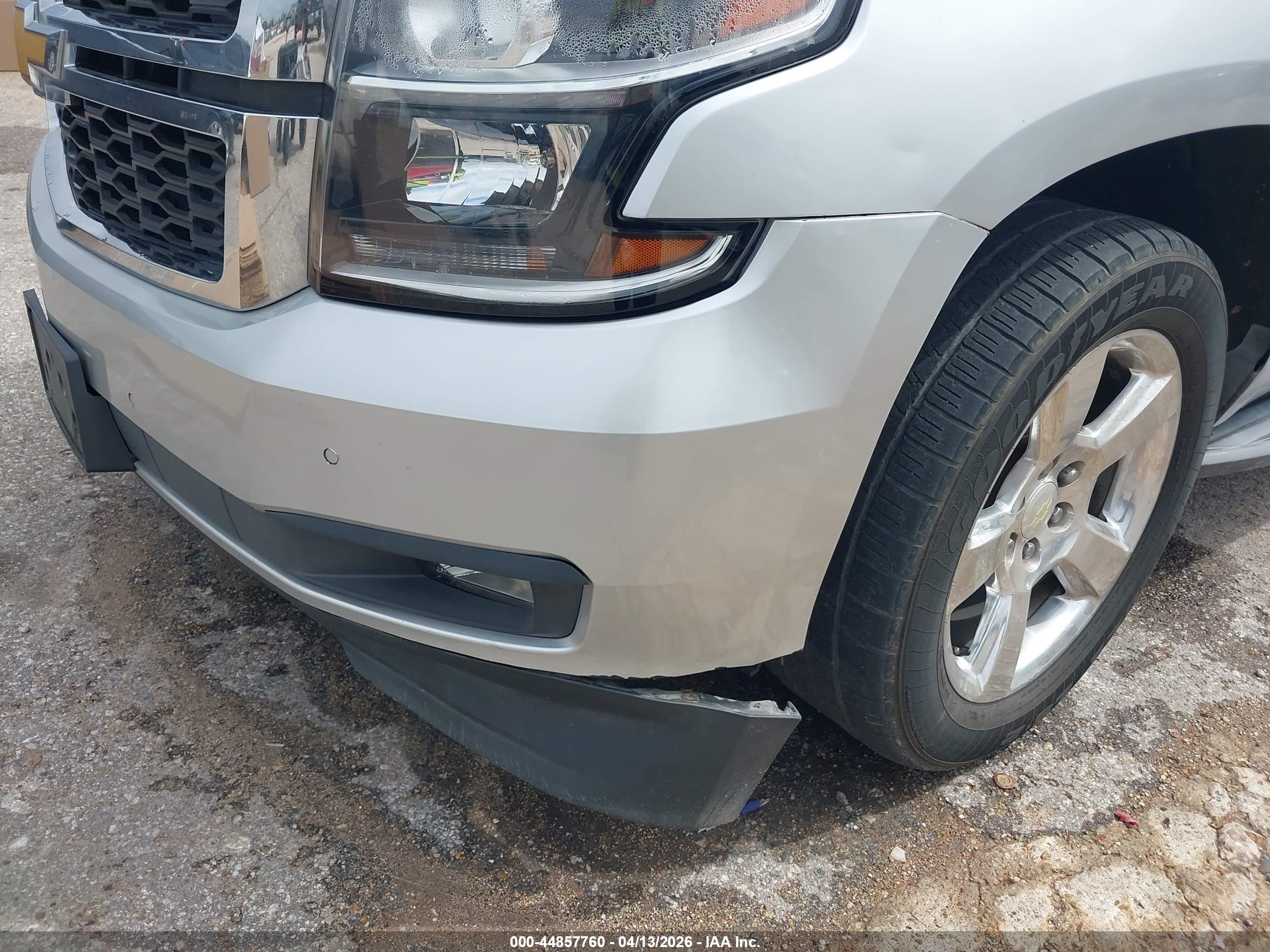 CHEVROLET SUBURBAN image 6