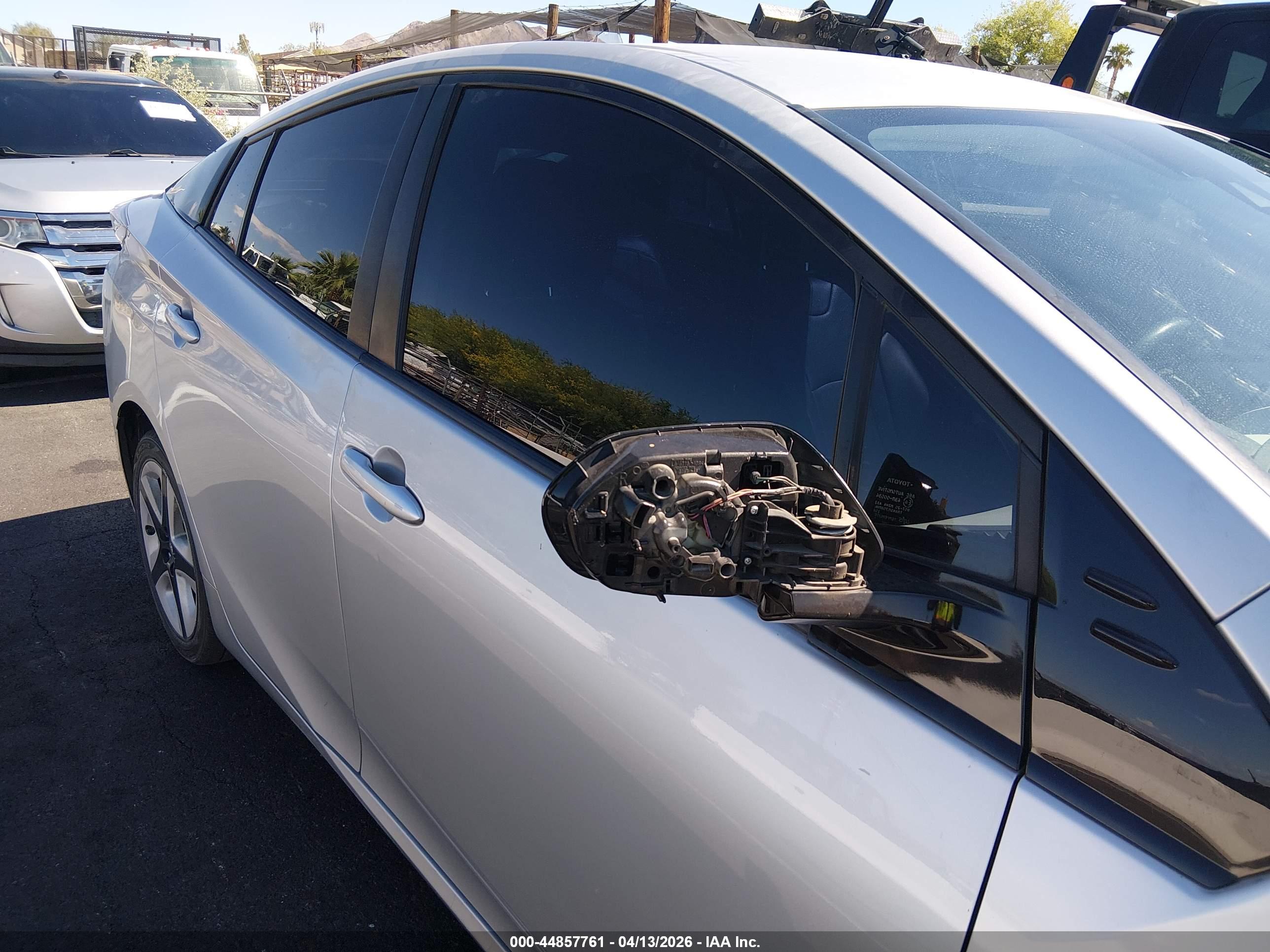 TOYOTA PRIUS image 6