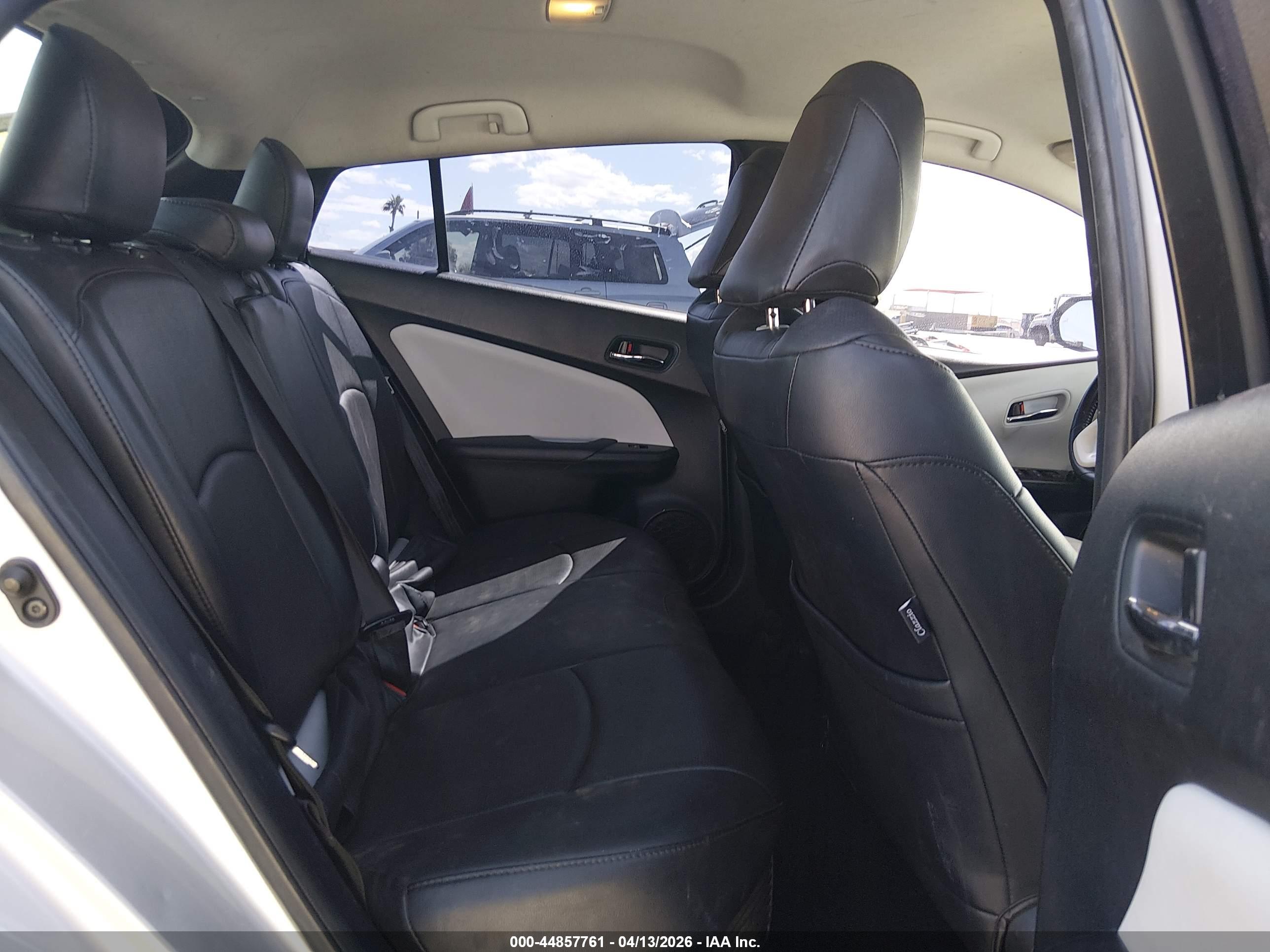 TOYOTA PRIUS image 8