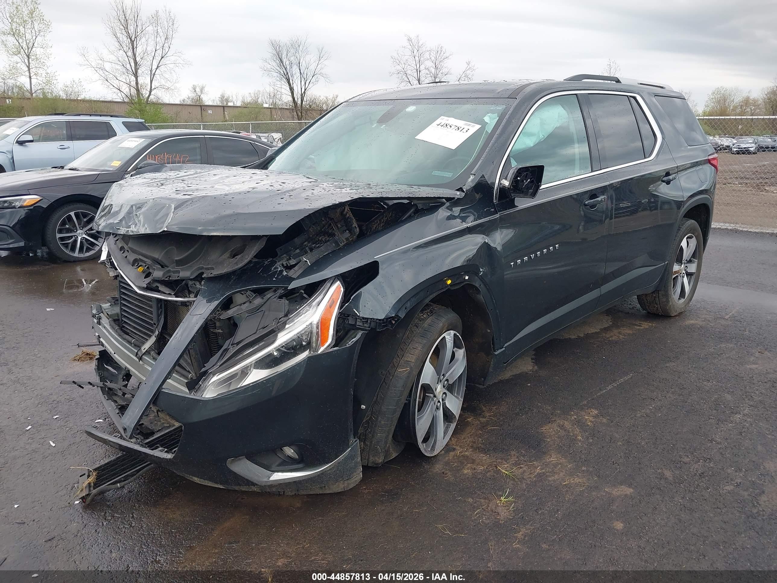 CHEVROLET TRAVERSE image 2