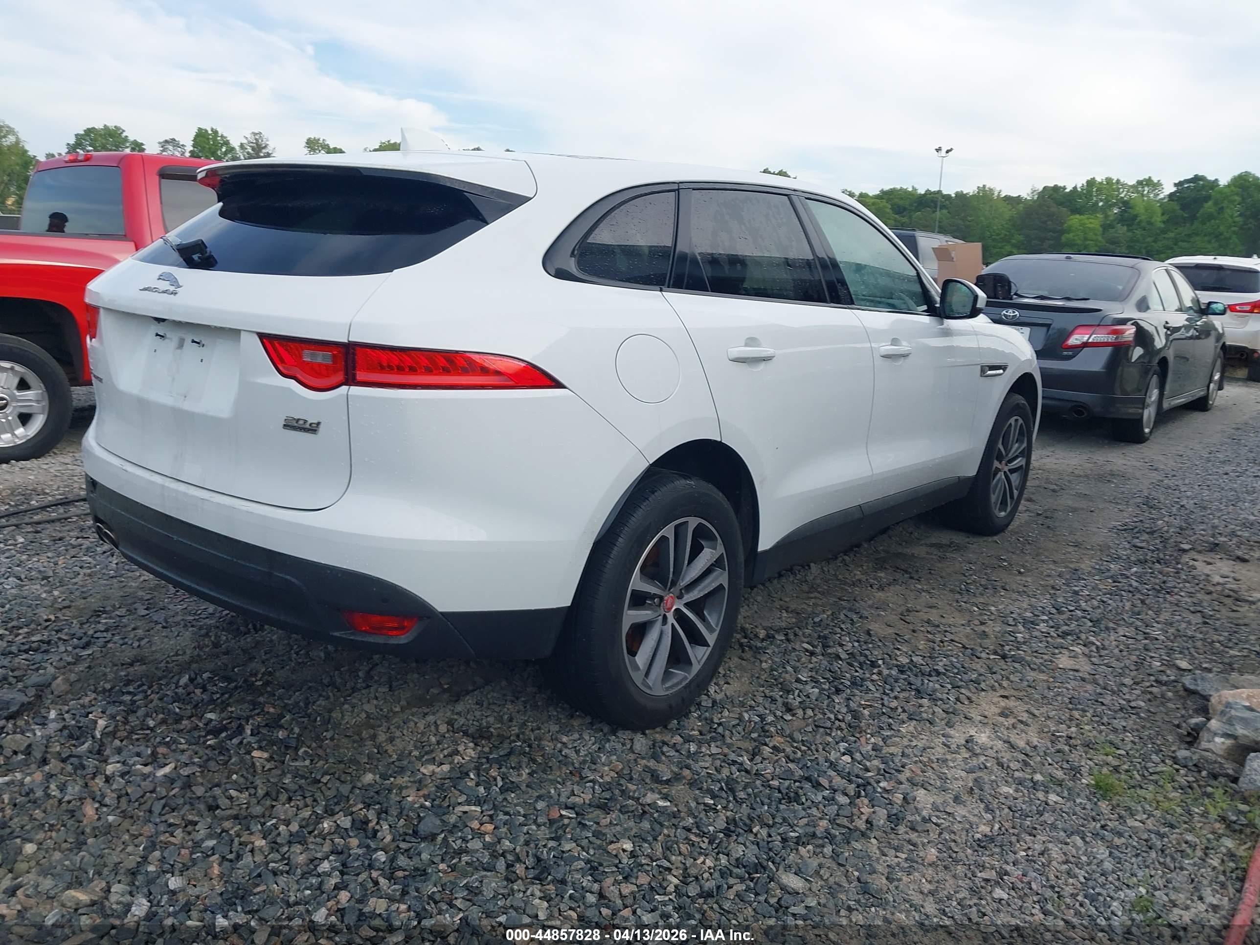 JAGUAR F-PACE image 4