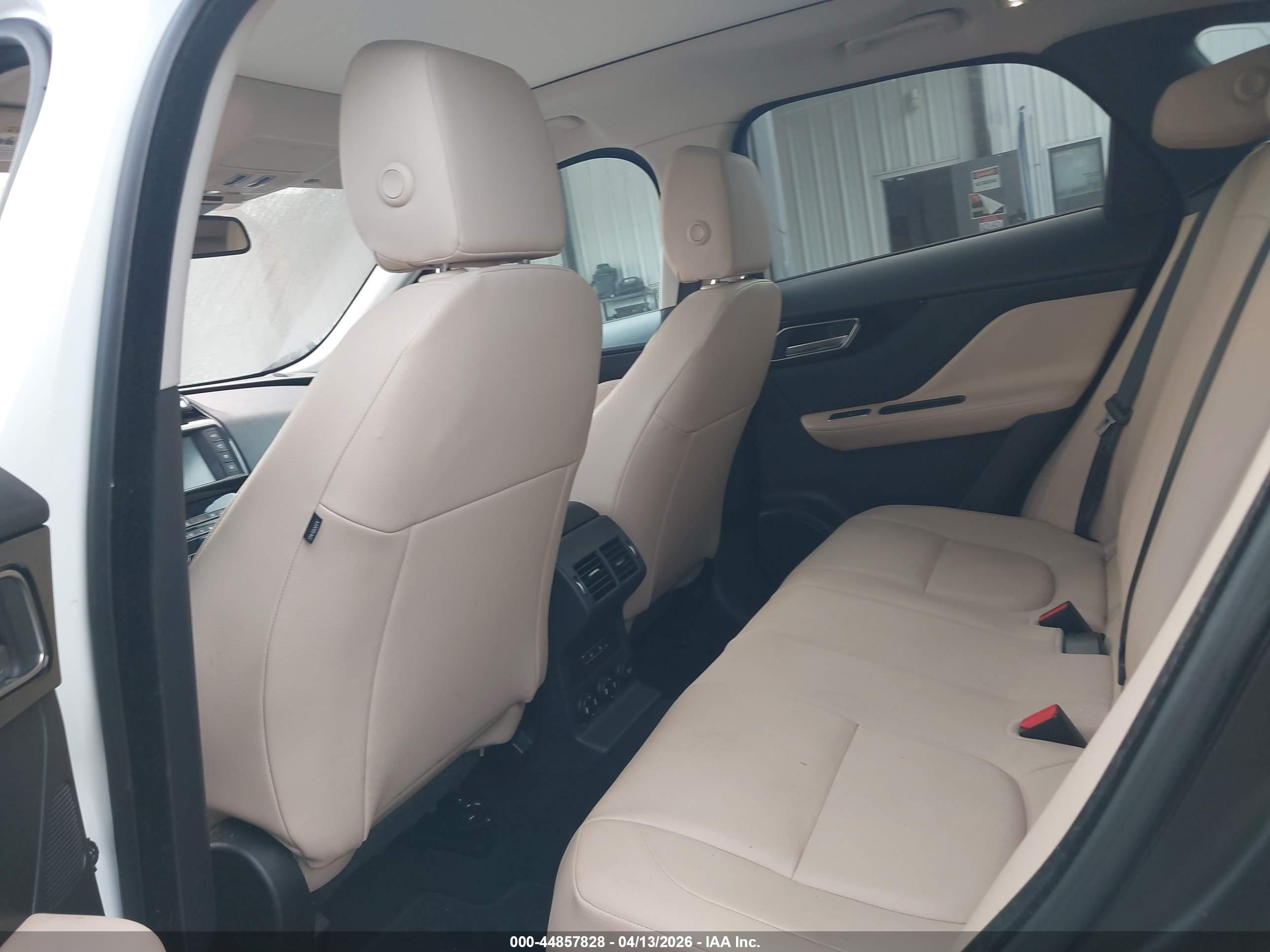 JAGUAR F-PACE image 8
