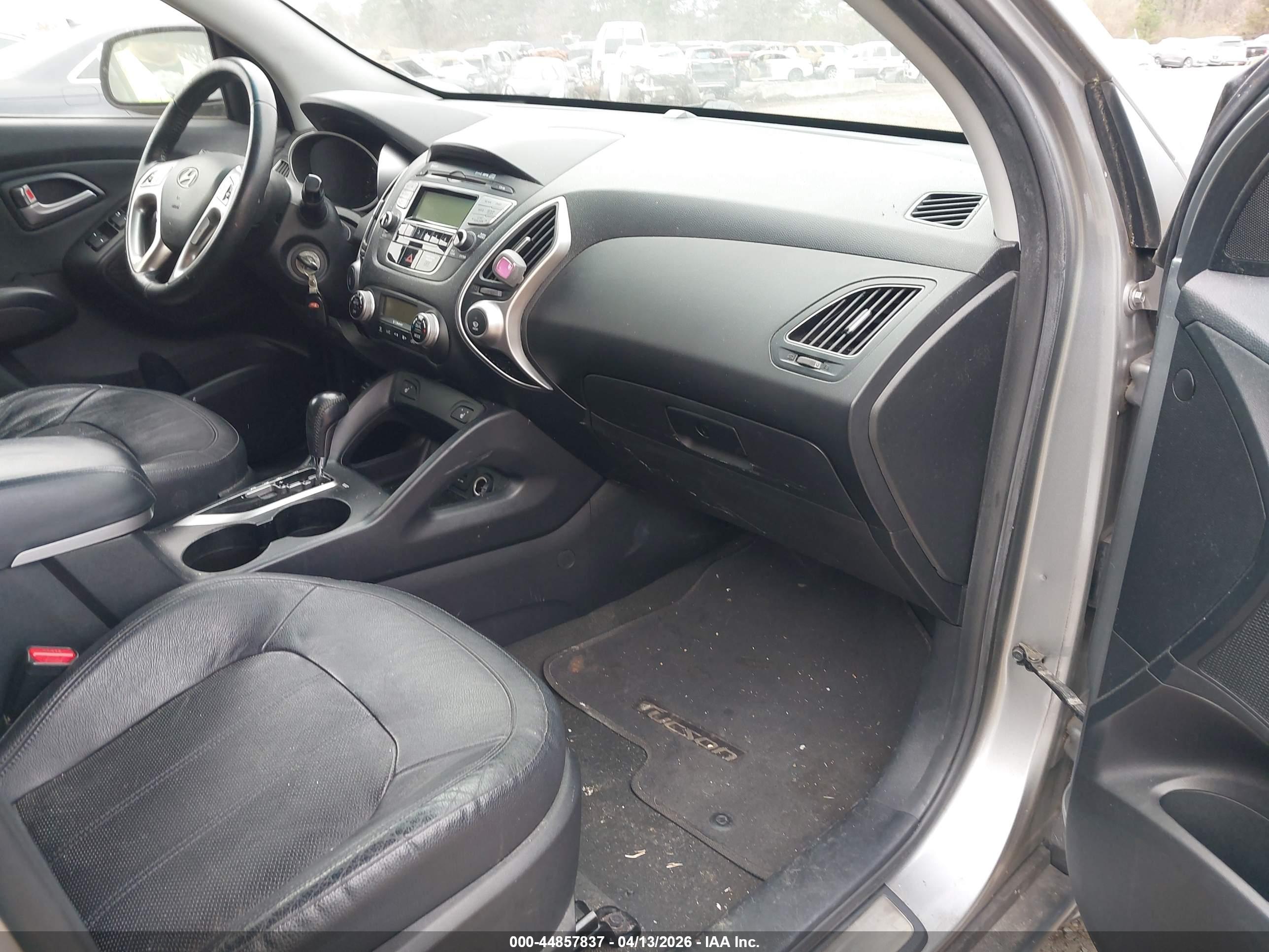 HYUNDAI TUCSON image 5