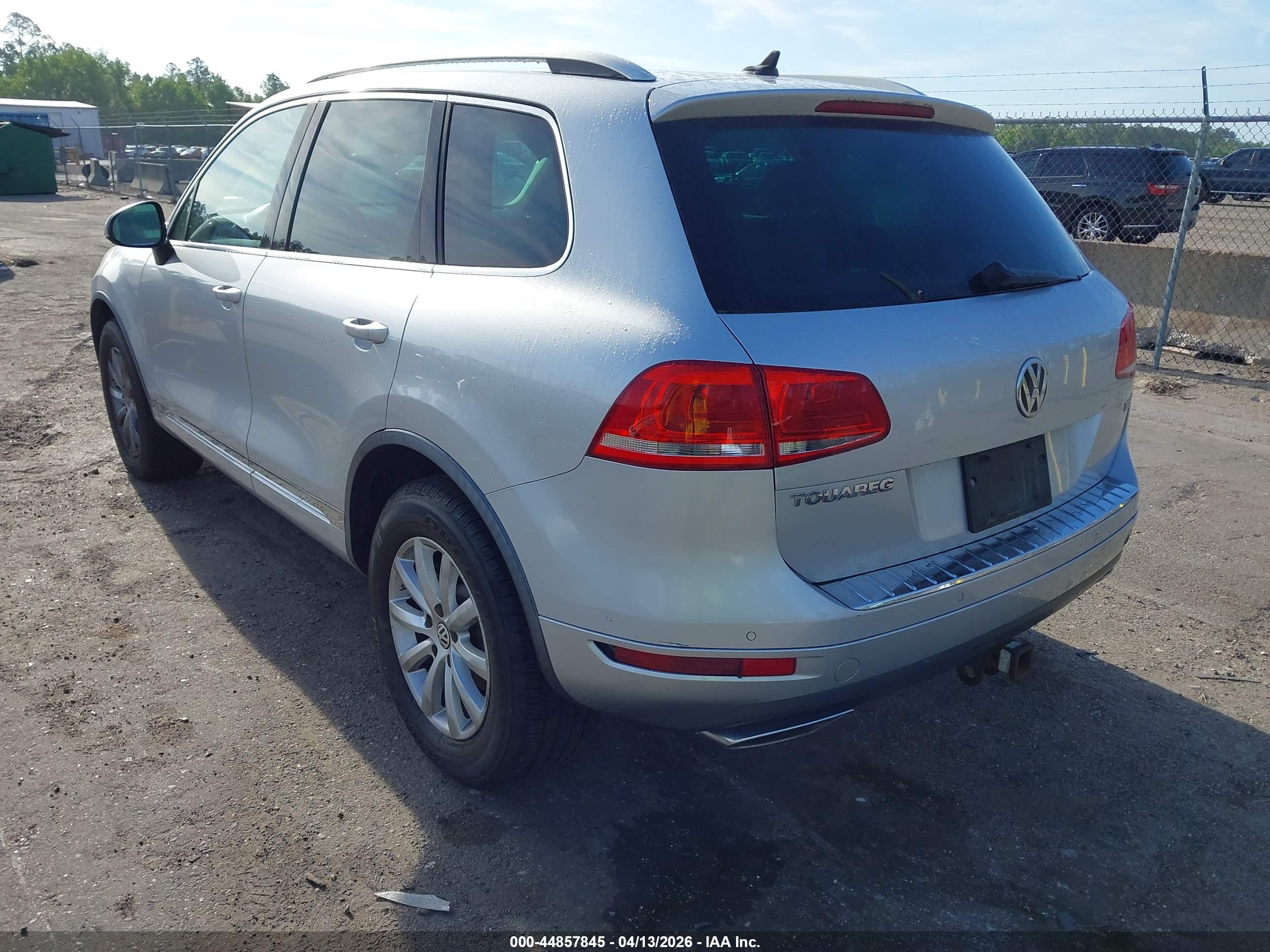 VOLKSWAGEN TOUAREG image 3