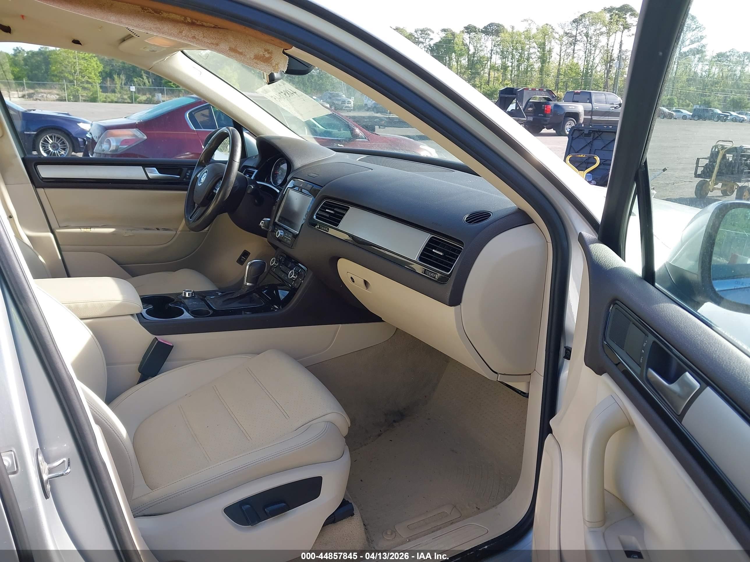 VOLKSWAGEN TOUAREG image 5
