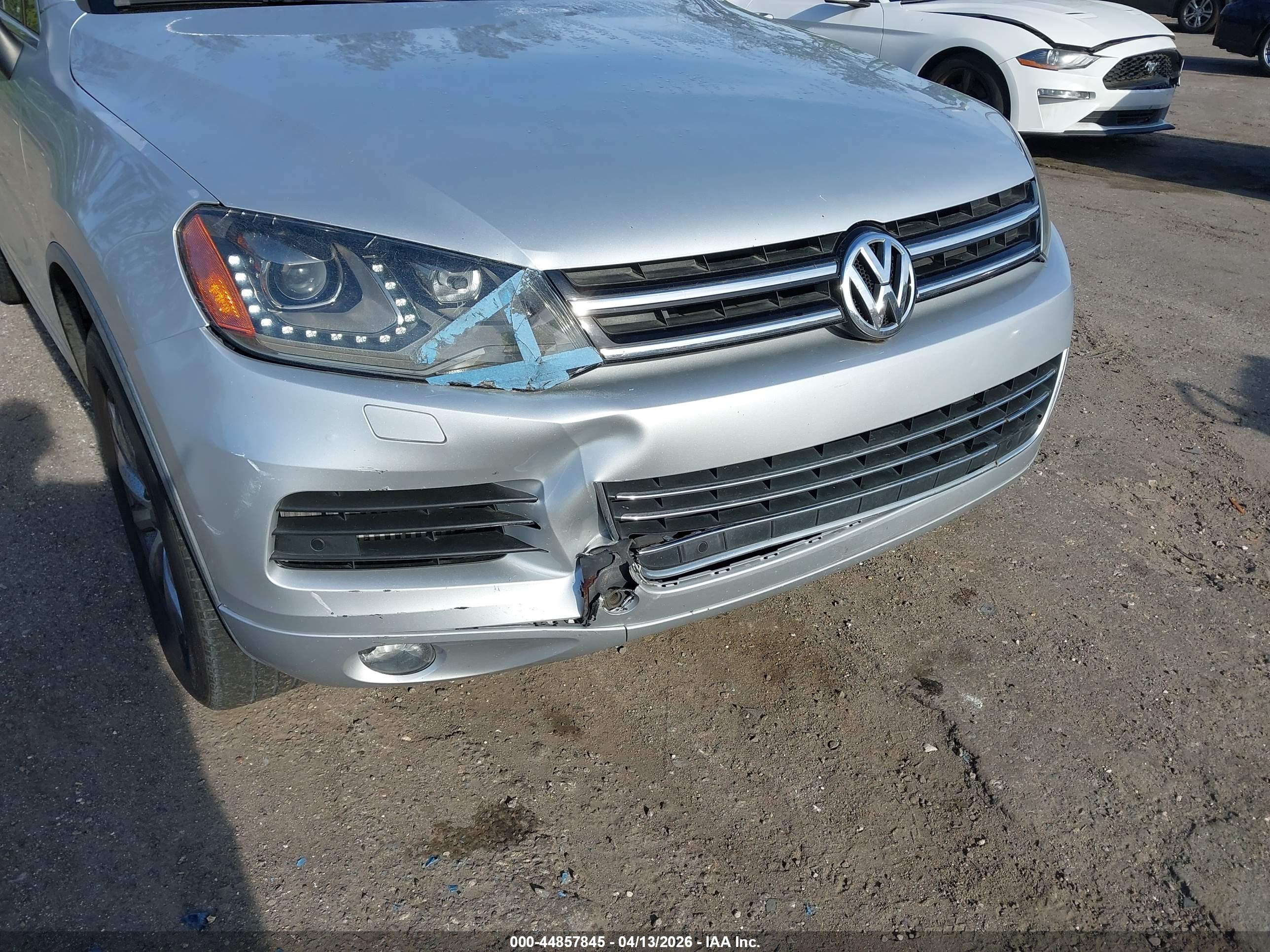 VOLKSWAGEN TOUAREG image 6