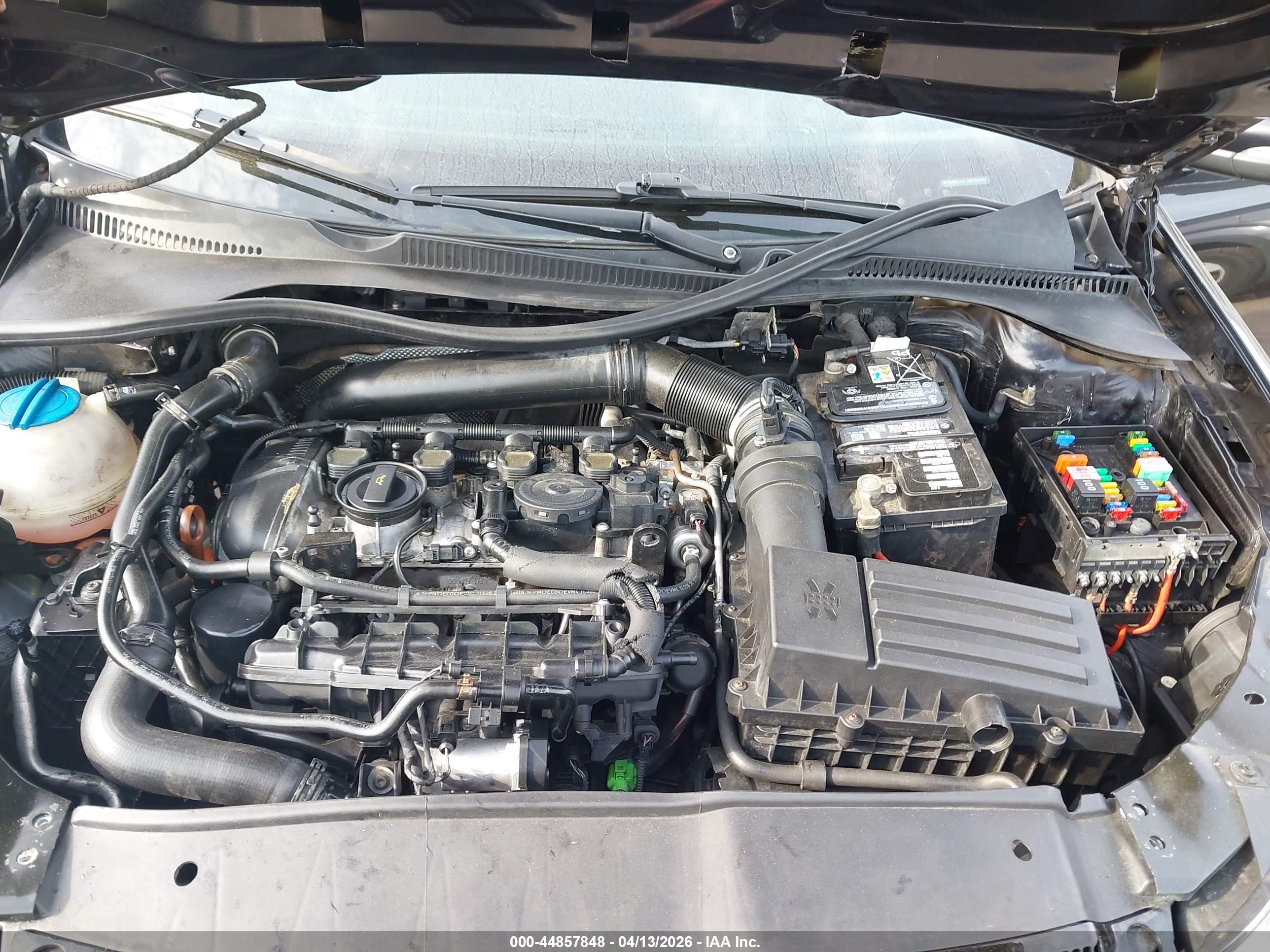 VOLKSWAGEN GTI image 10