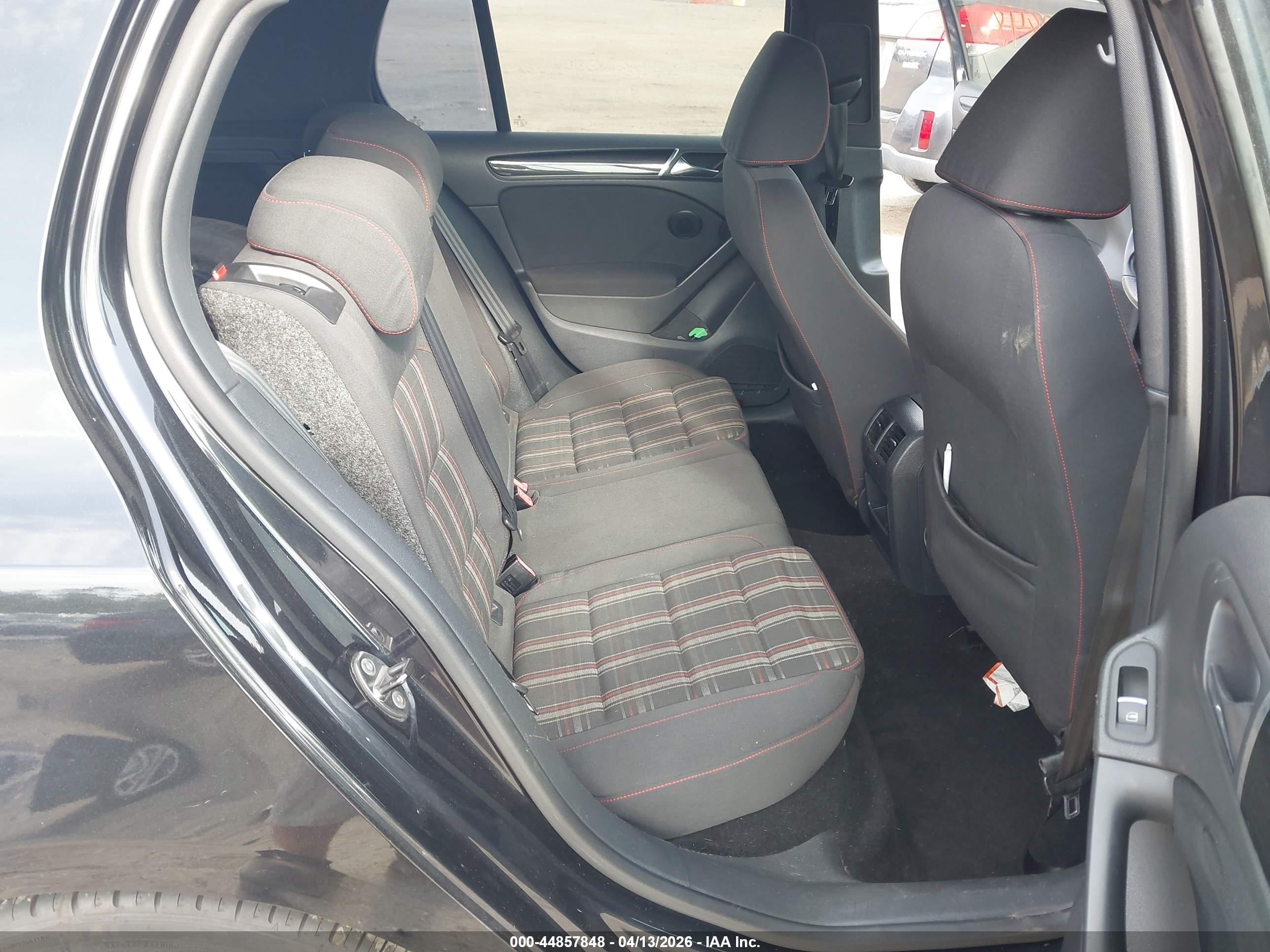 VOLKSWAGEN GTI image 8