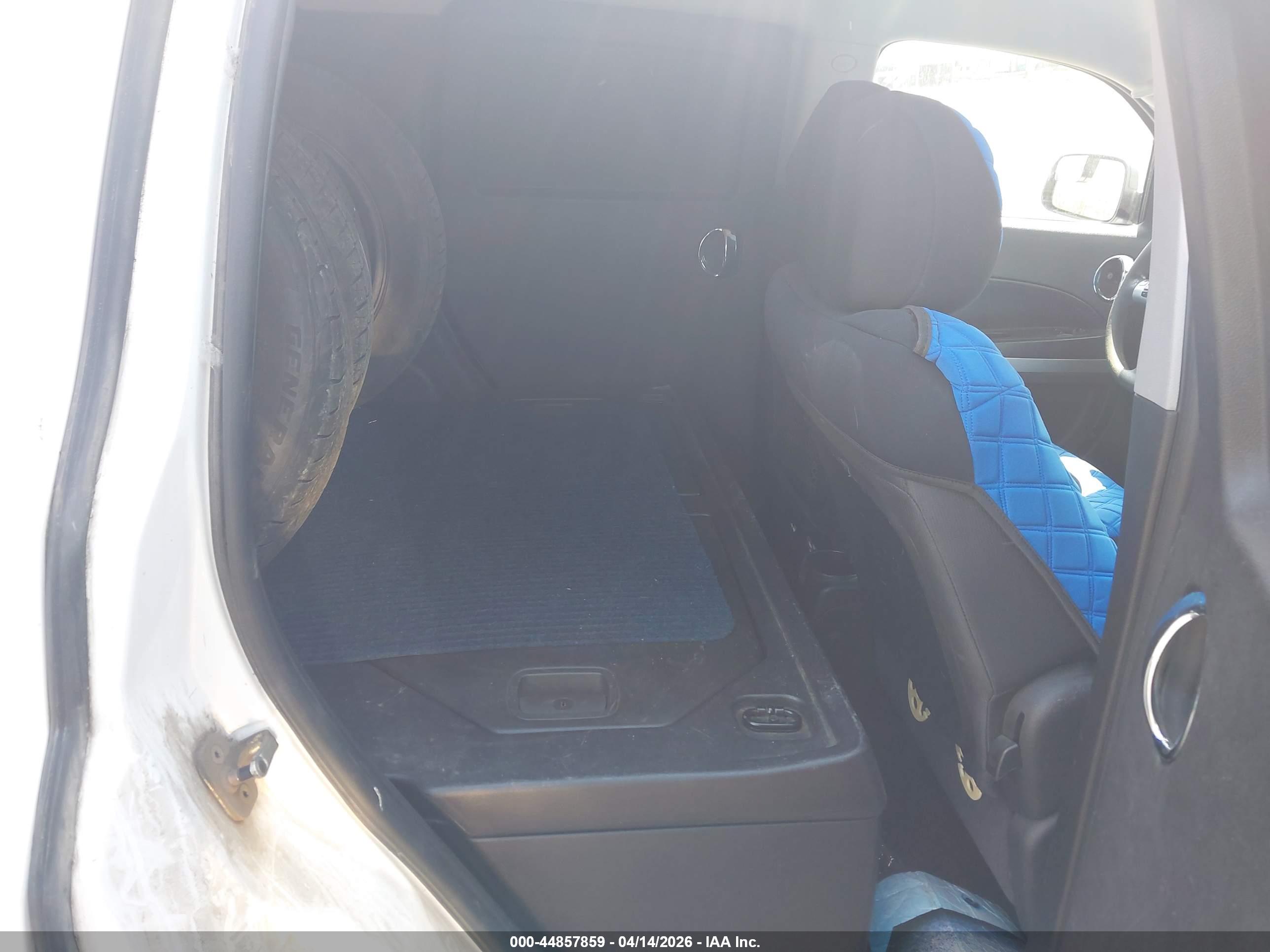 CHEVROLET HHR image 8