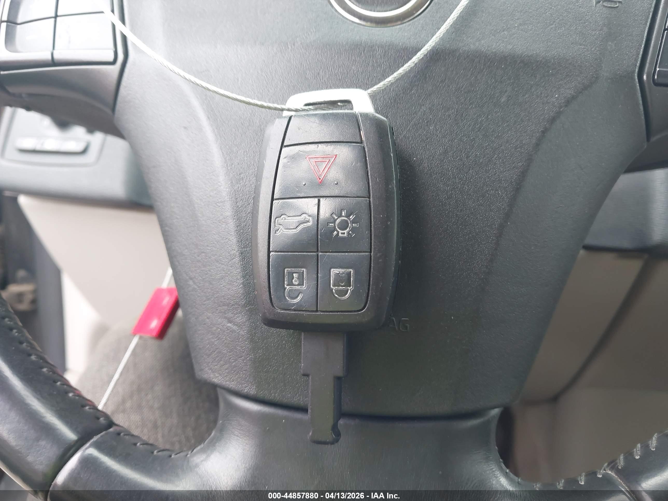 VOLVO C70 image 11