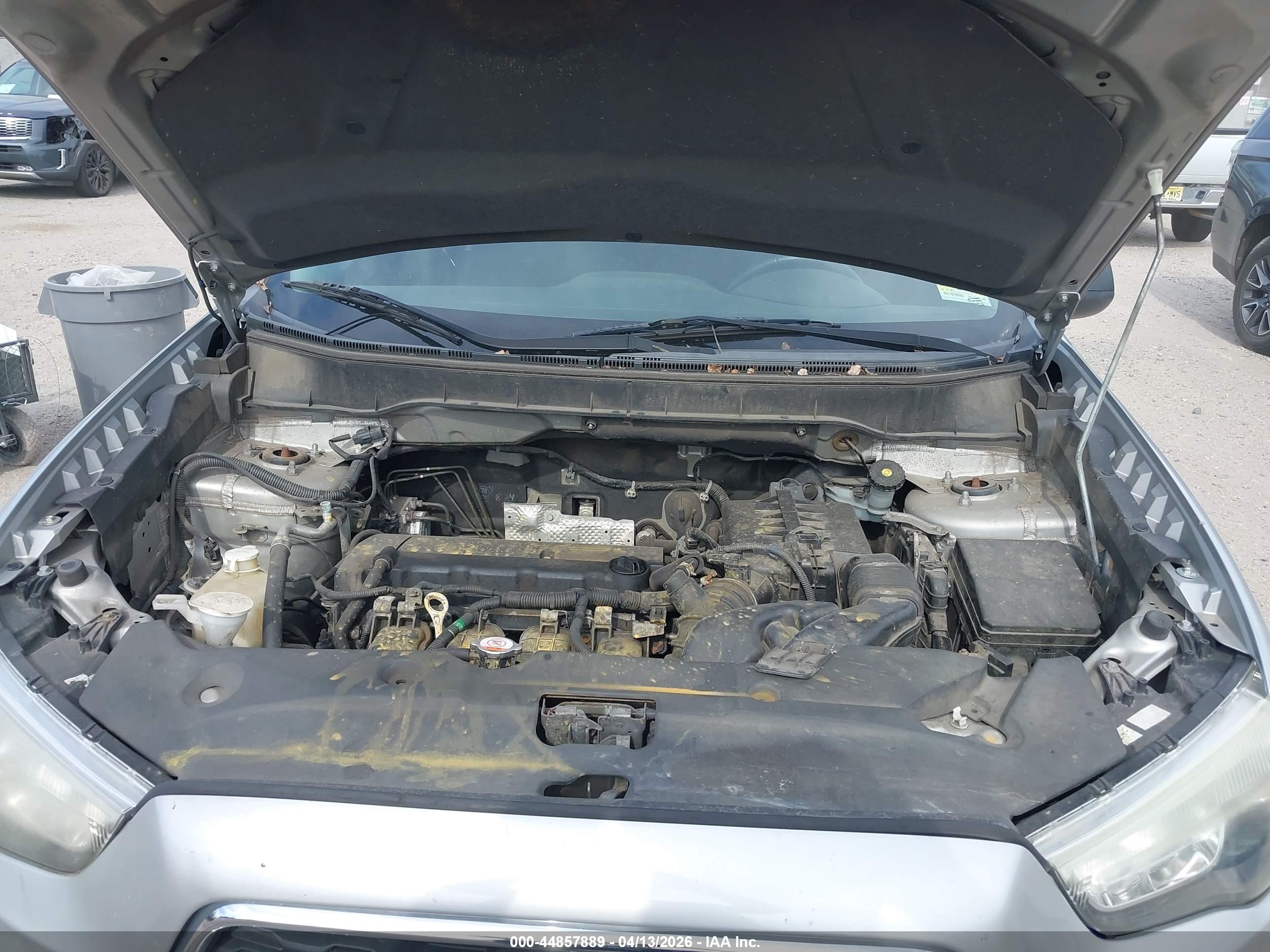 MITSUBISHI OUTLANDER image 10