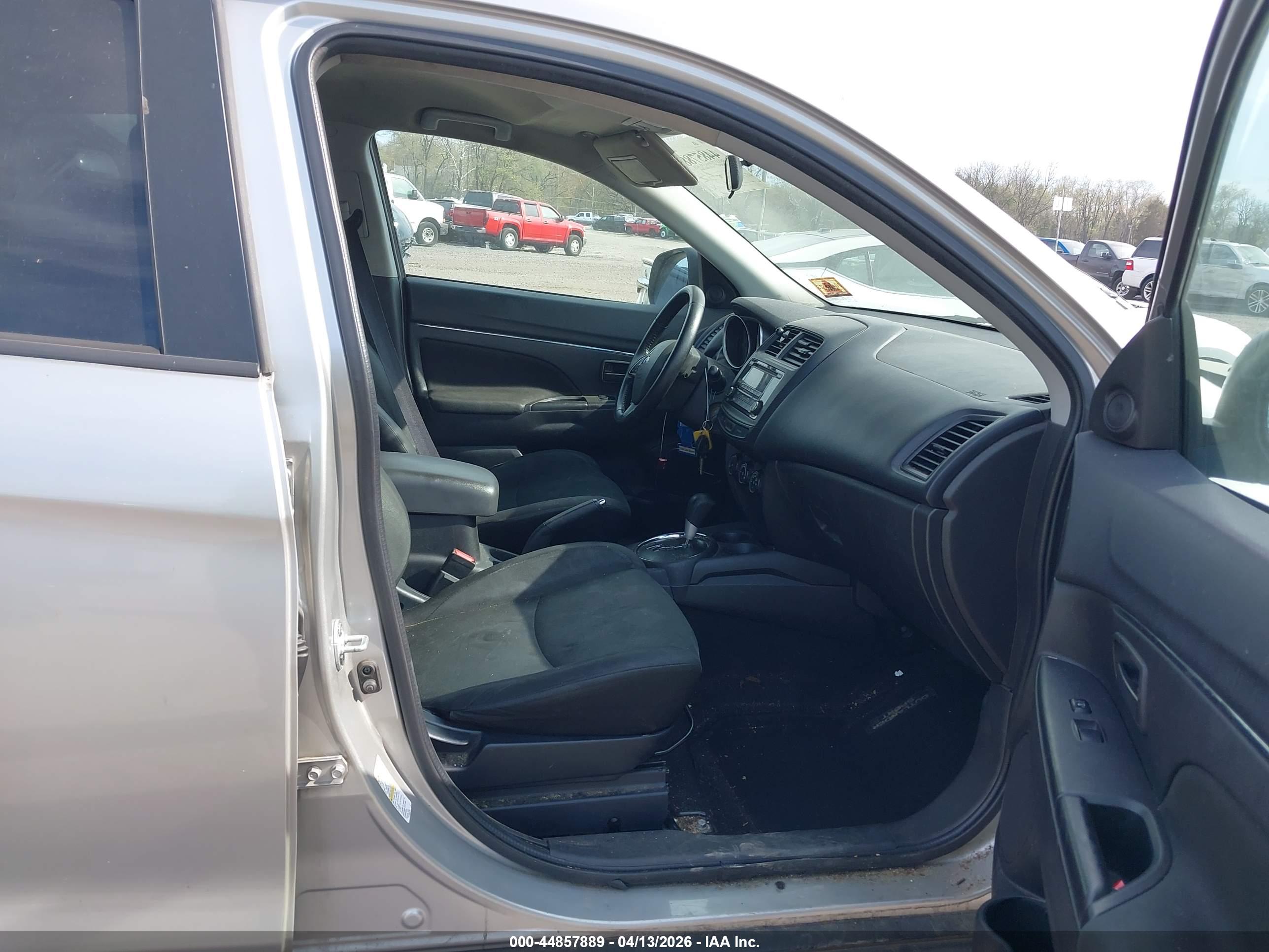 MITSUBISHI OUTLANDER image 5