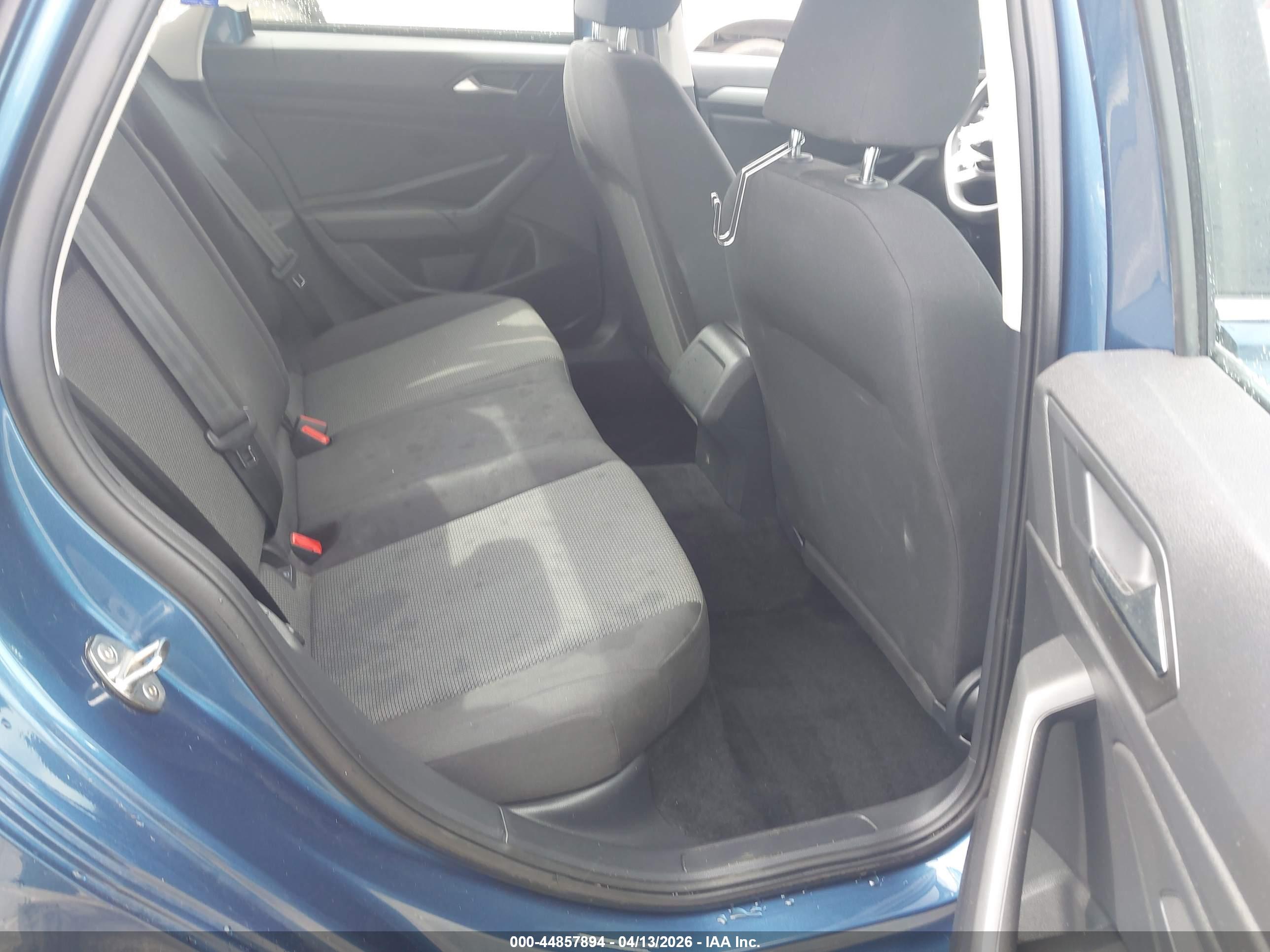 VOLKSWAGEN JETTA image 8