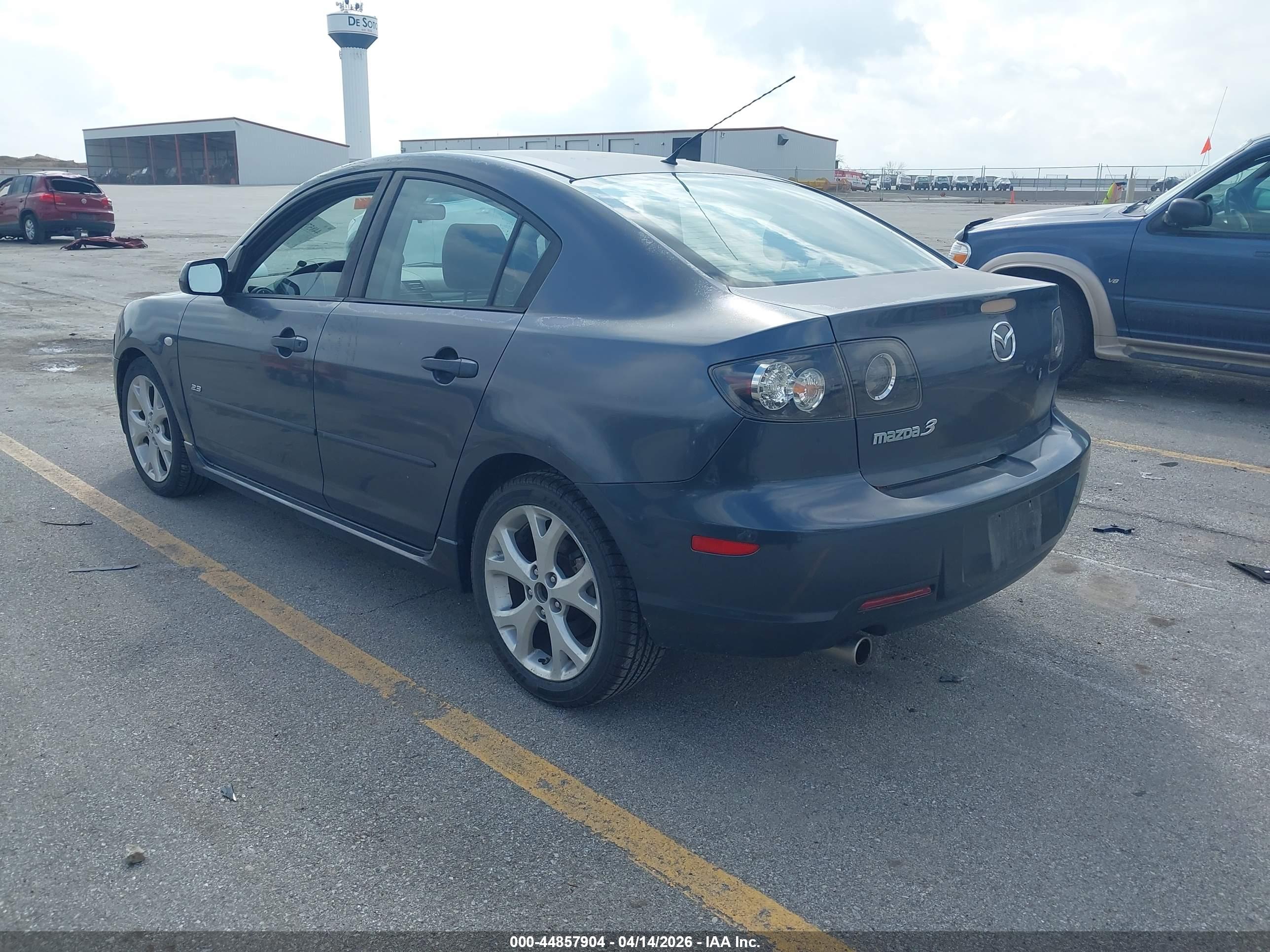 MAZDA MAZDA3 image 3