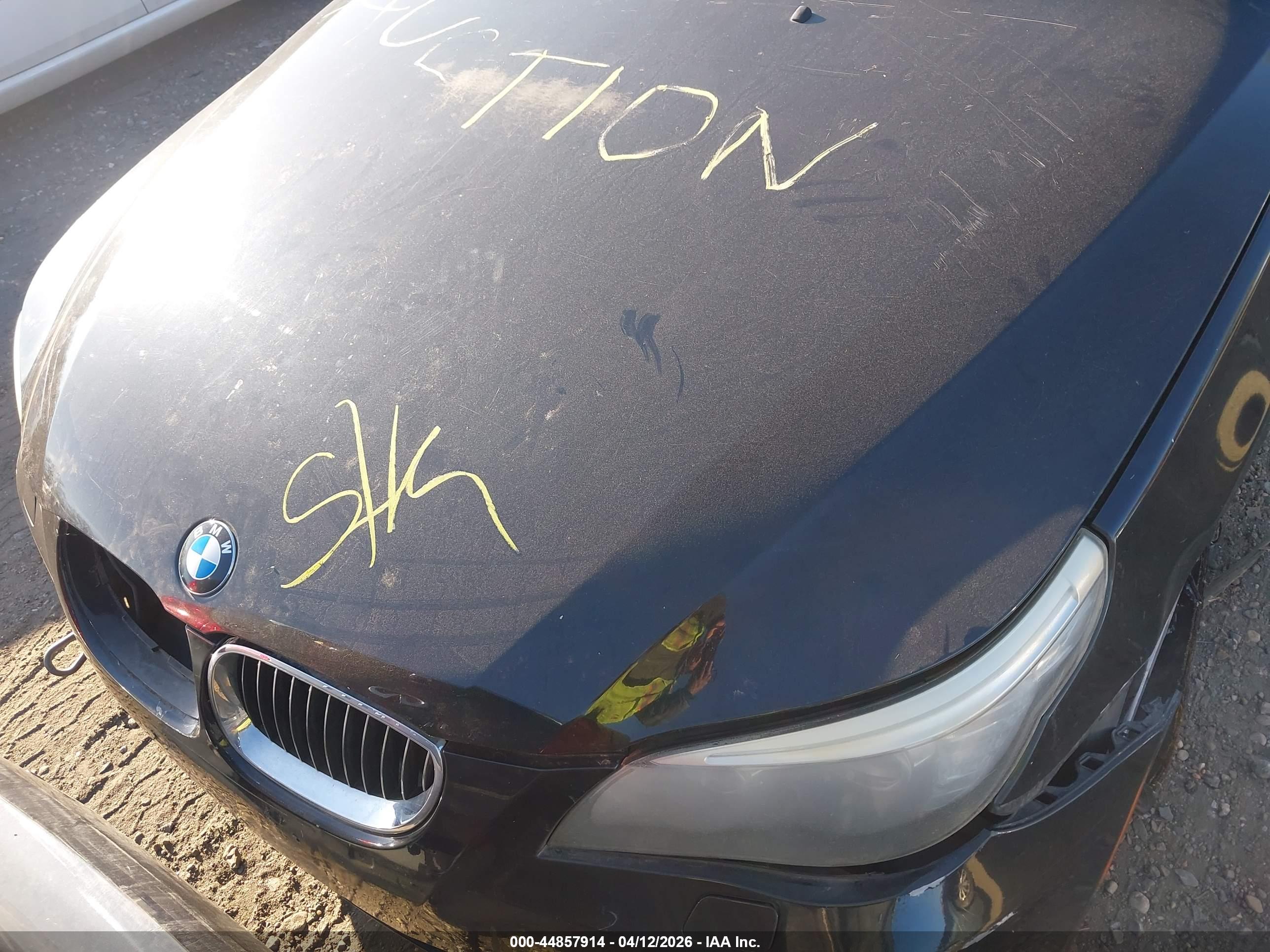 BMW 528XI image 10