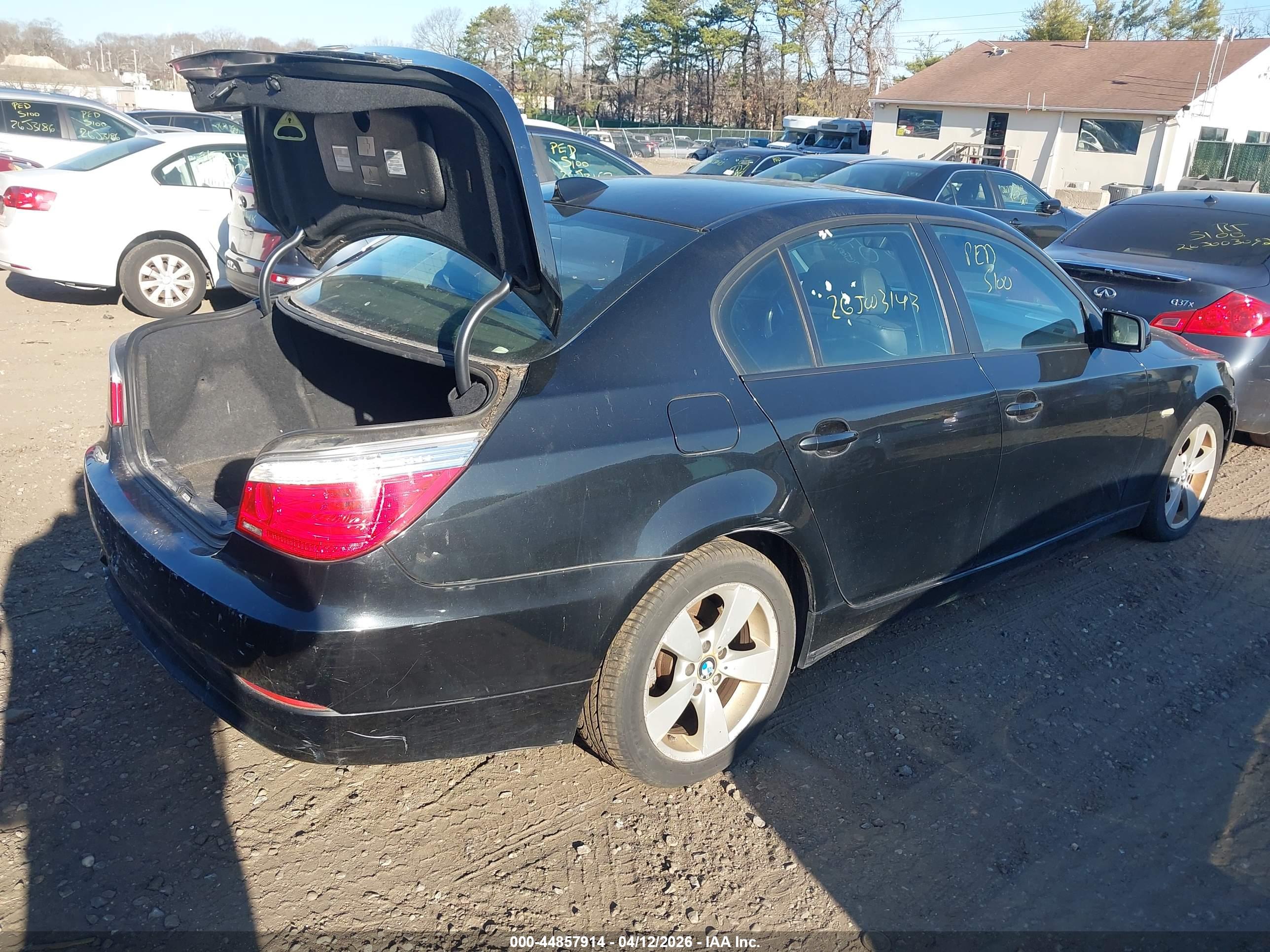 BMW 528XI image 4