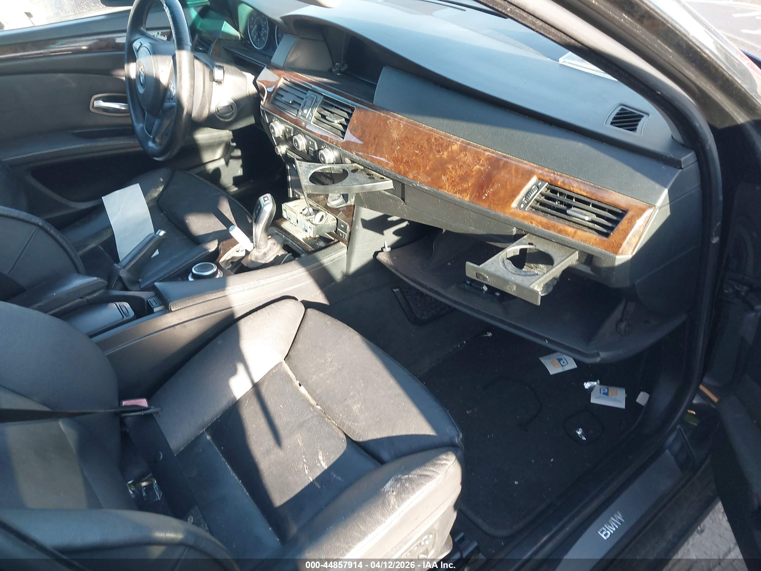 BMW 528XI image 5