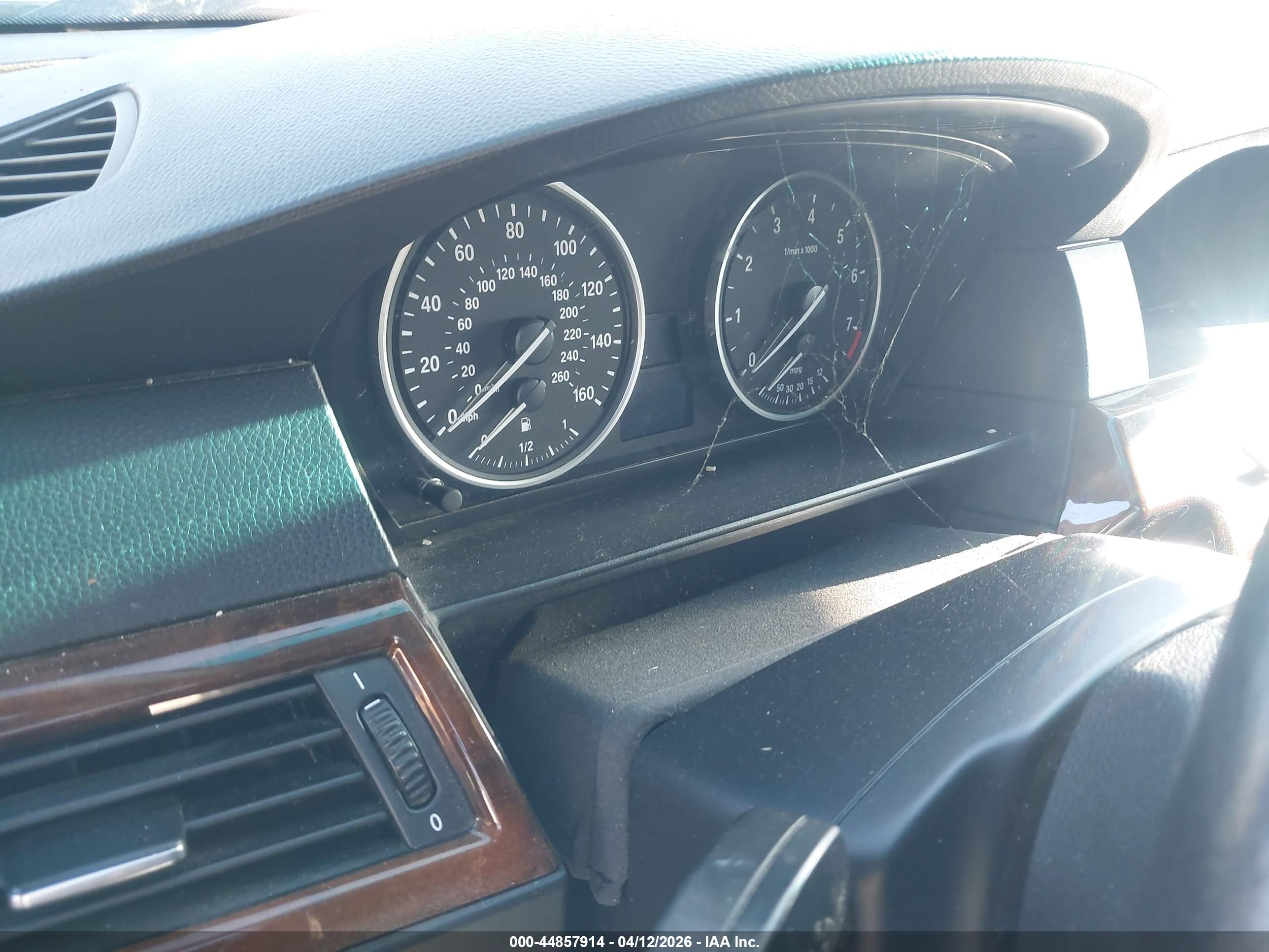 BMW 528XI image 7