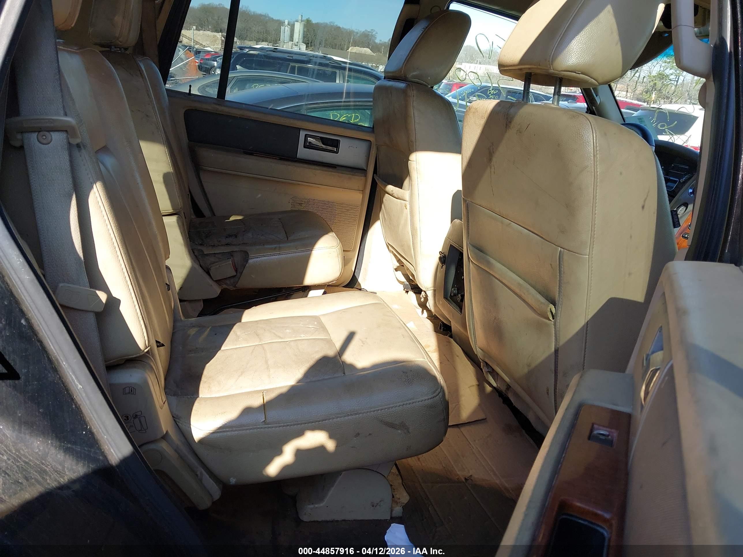 FORD EXPEDITION image 8