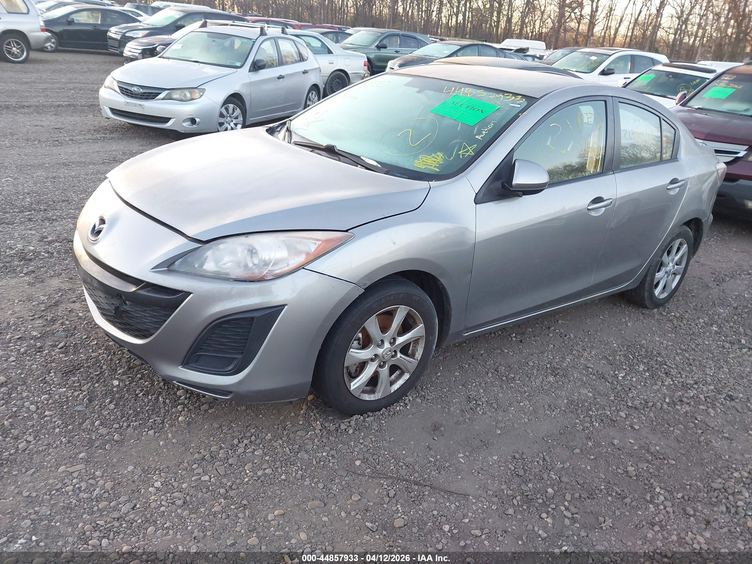 MAZDA MAZDA3 image 2
