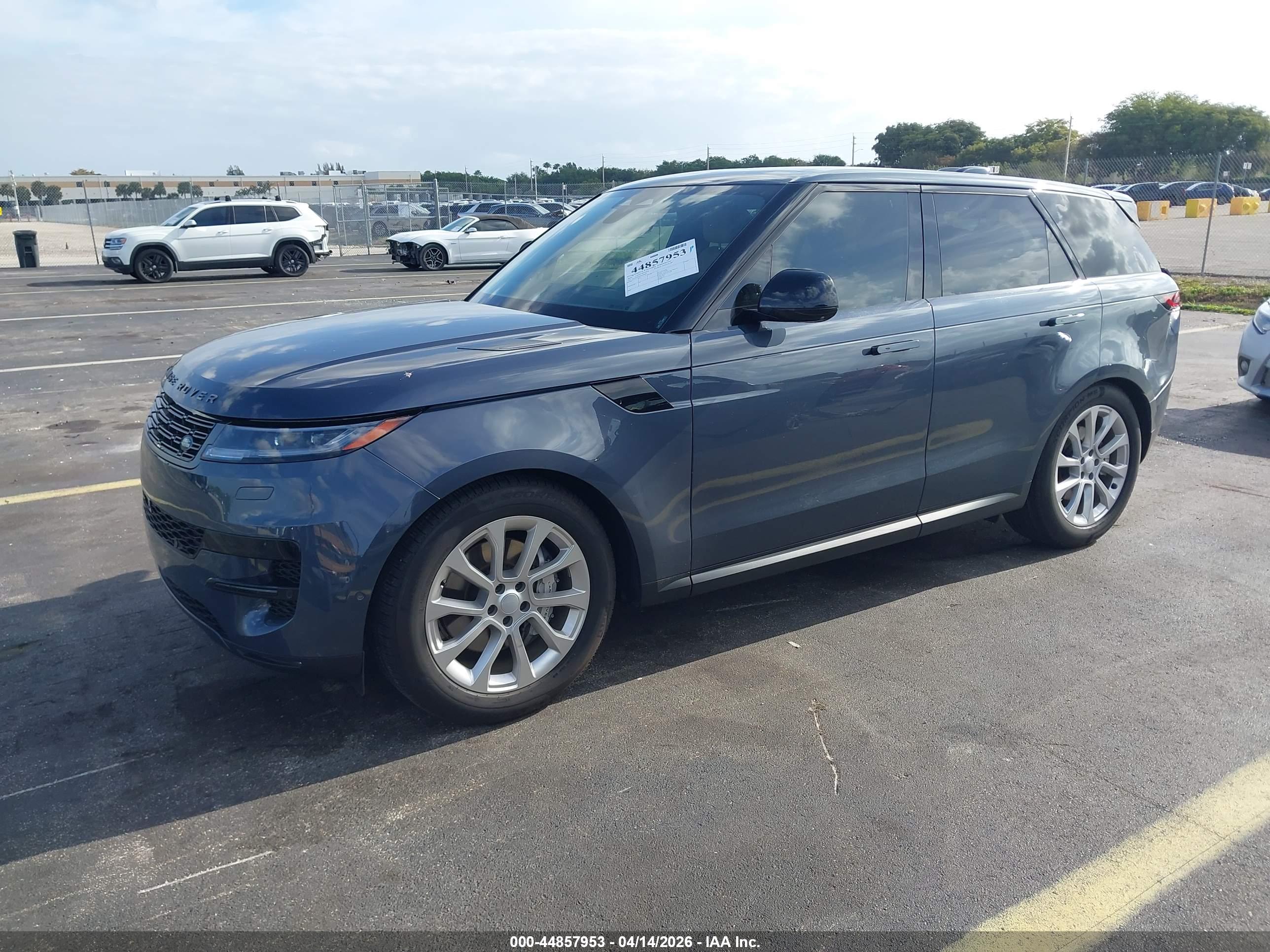 LAND ROVER image 2