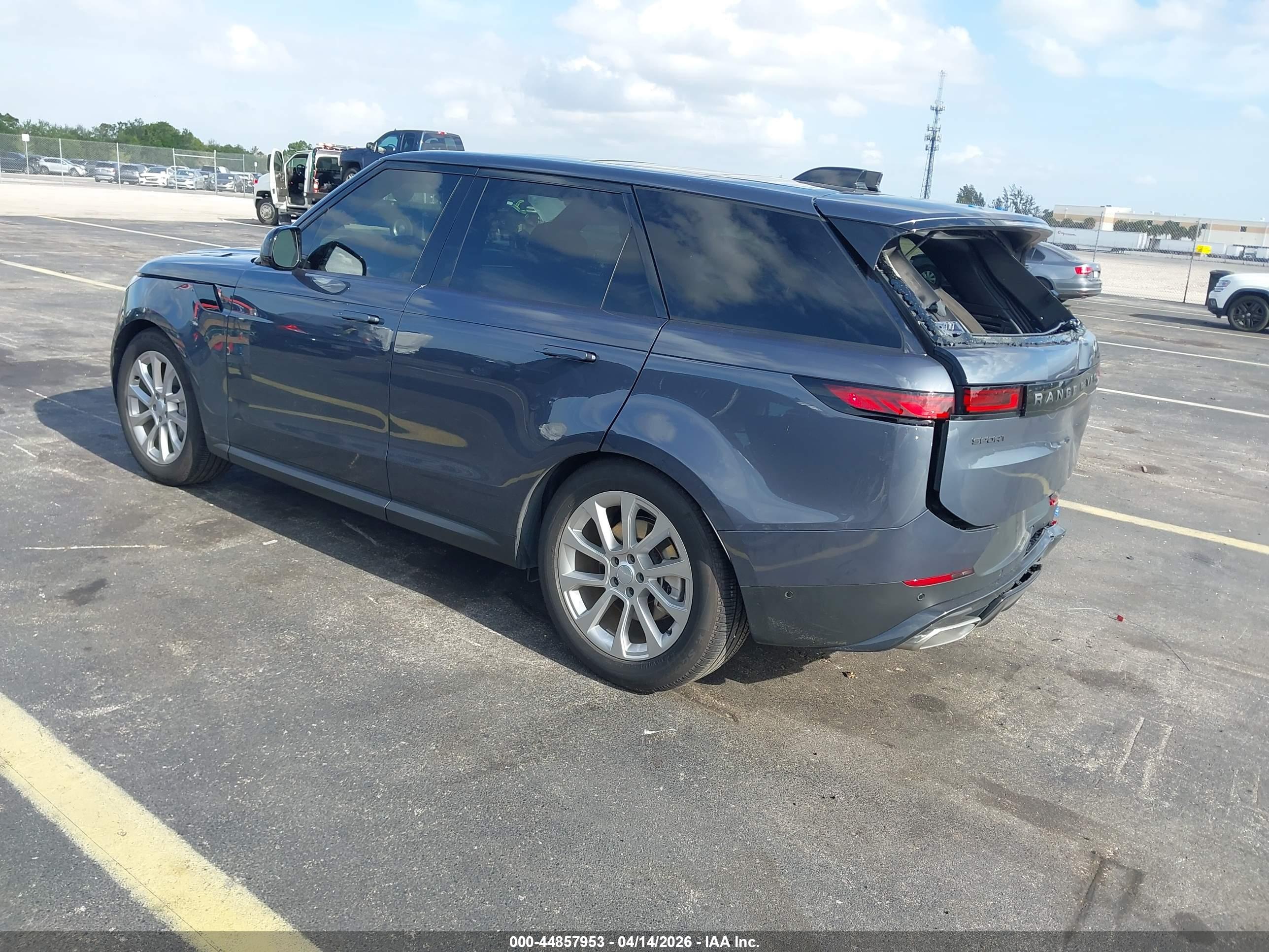 LAND ROVER image 3