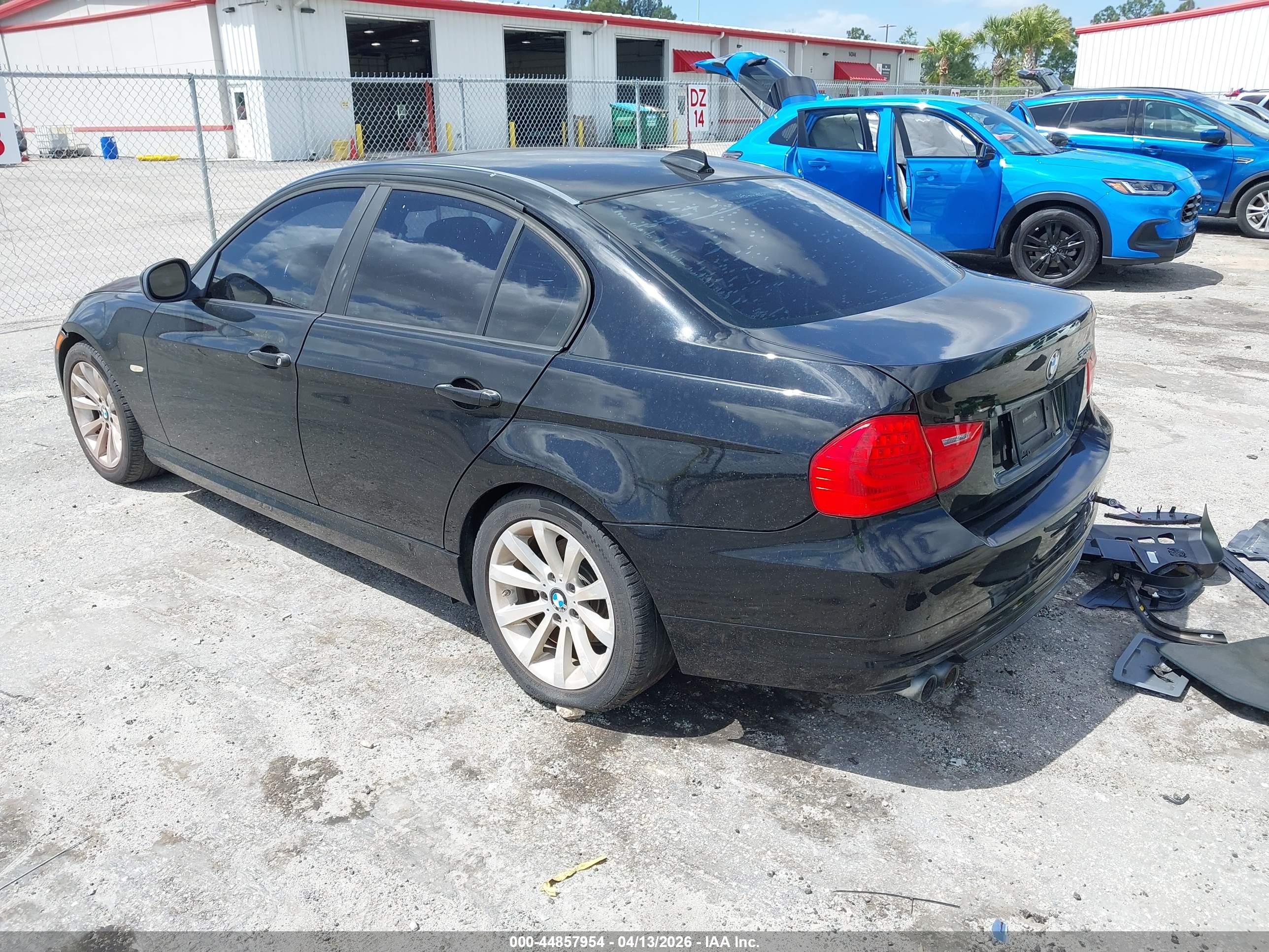 BMW 328I image 3
