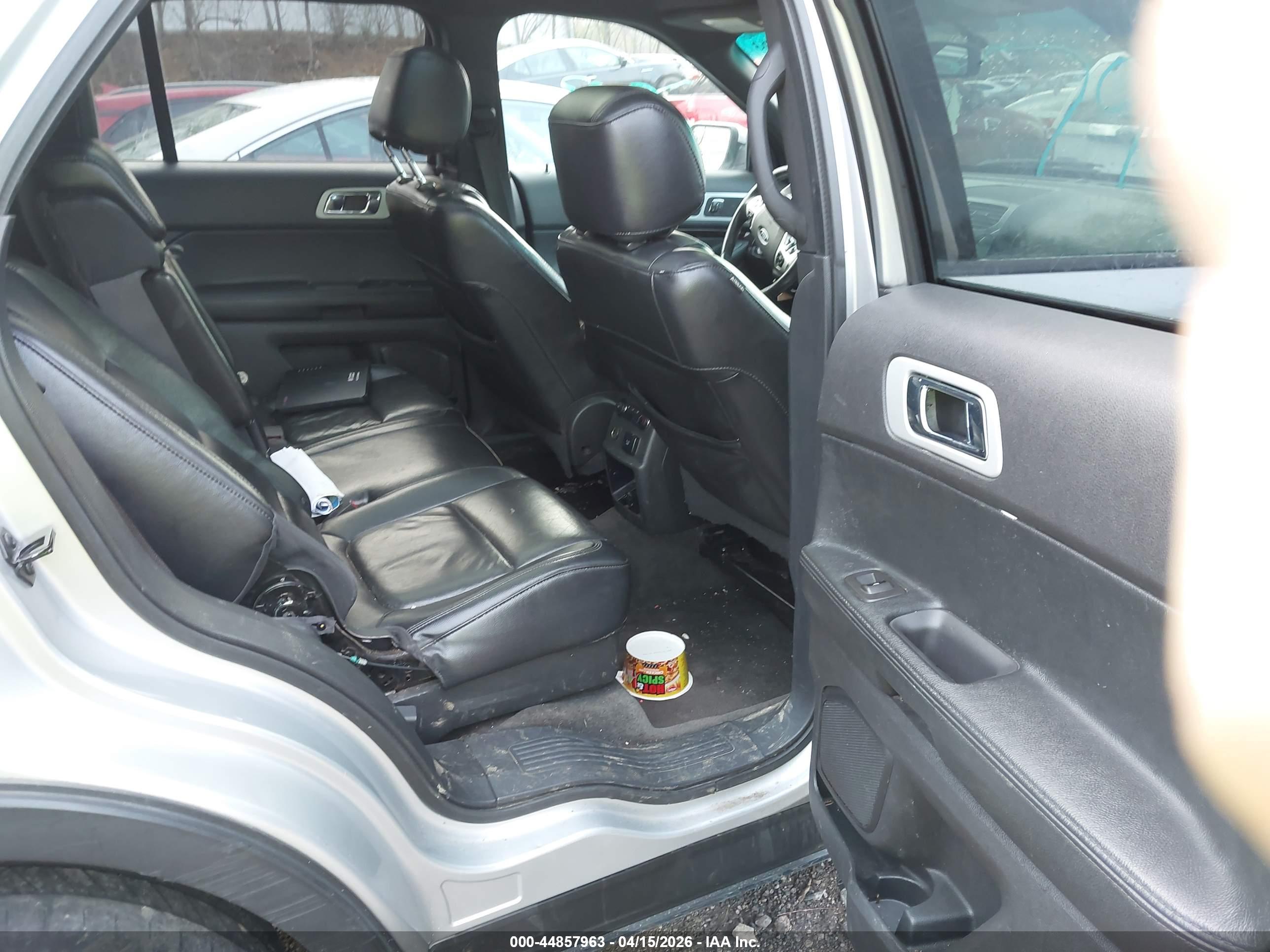FORD EXPLORER image 8
