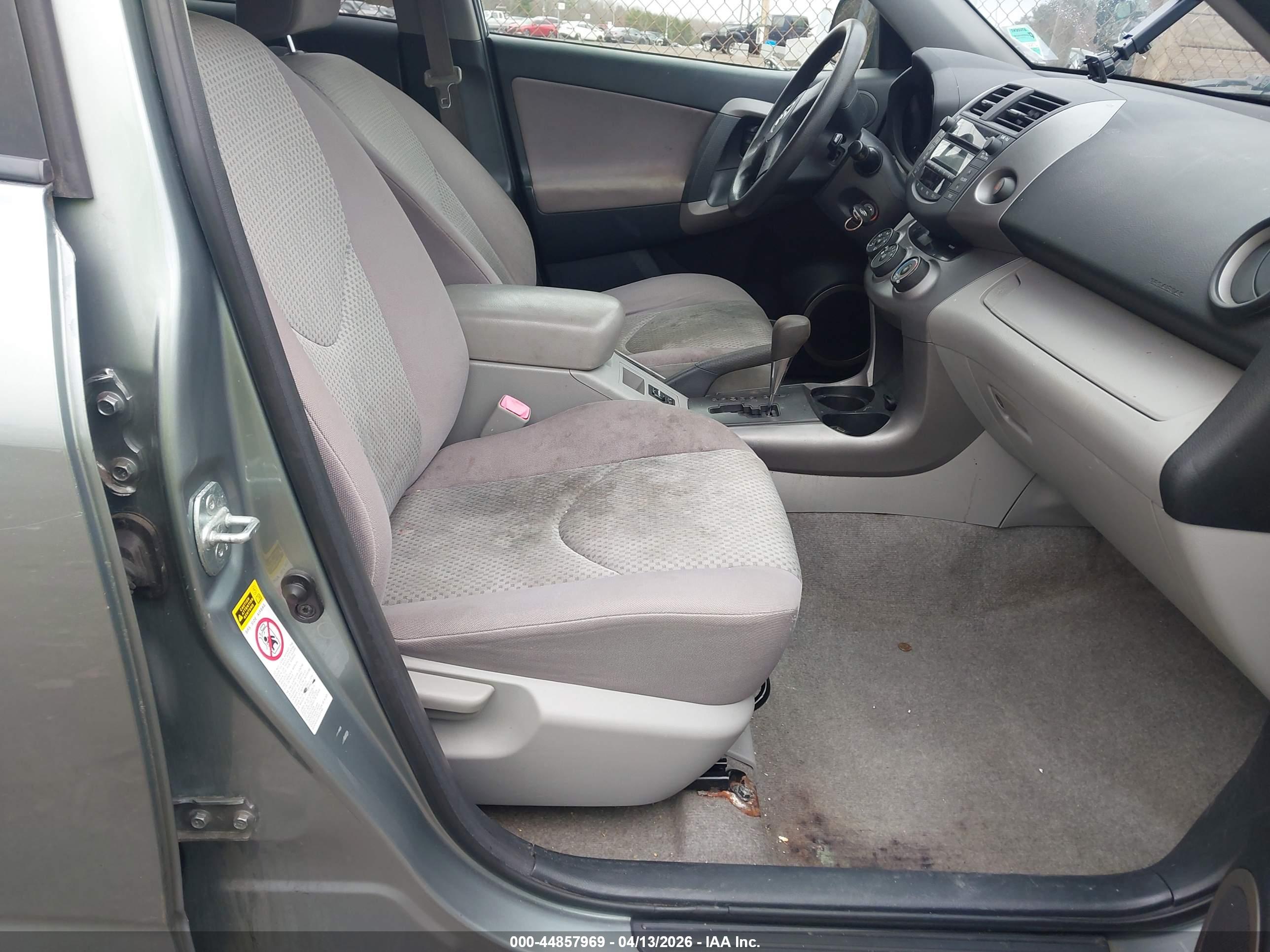 TOYOTA RAV4 image 5