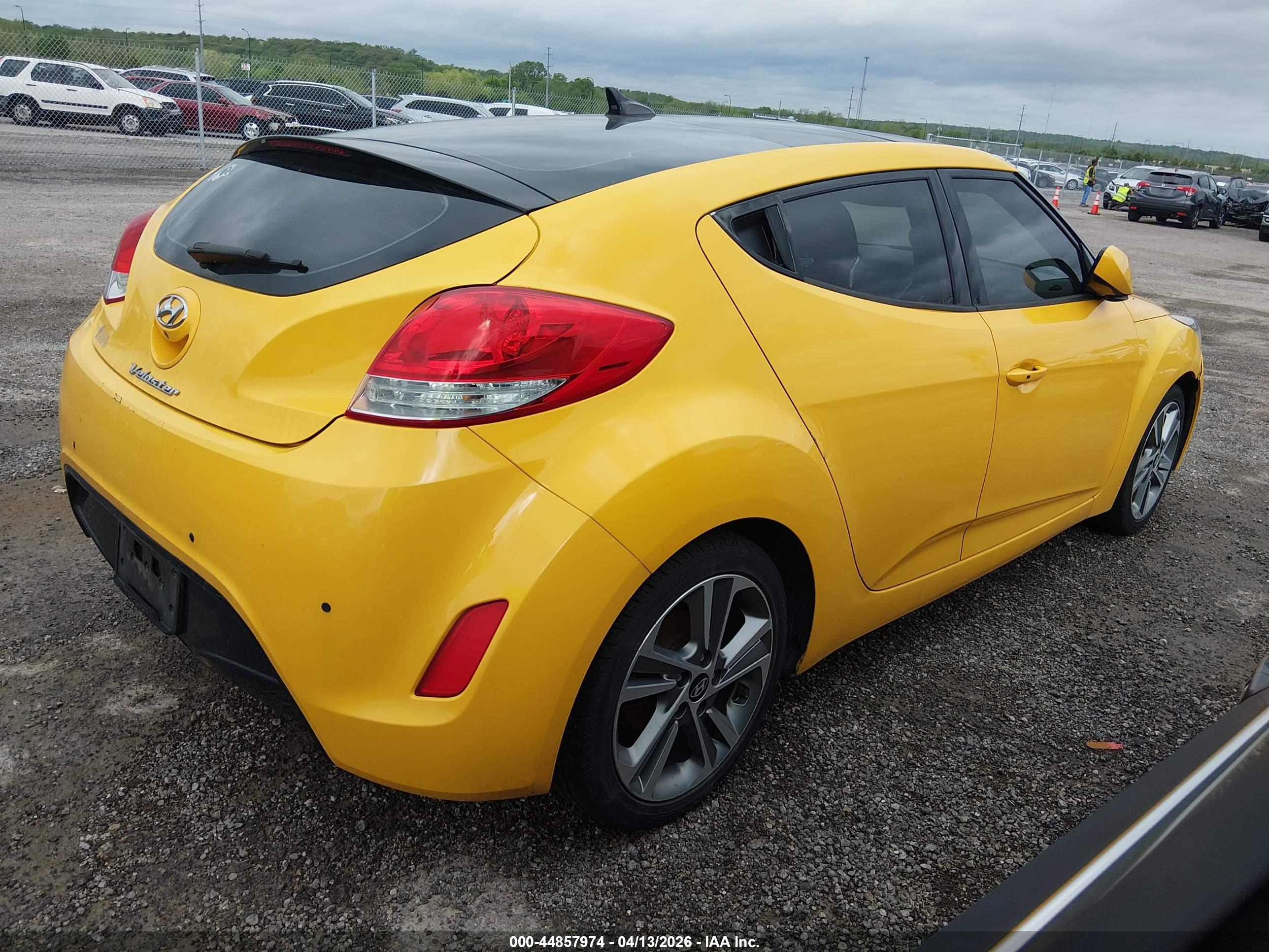 HYUNDAI VELOSTER image 4