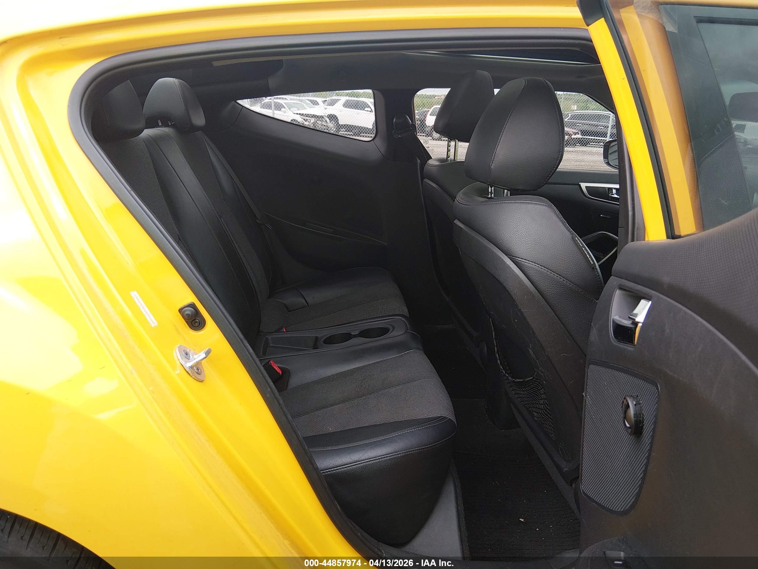HYUNDAI VELOSTER image 8