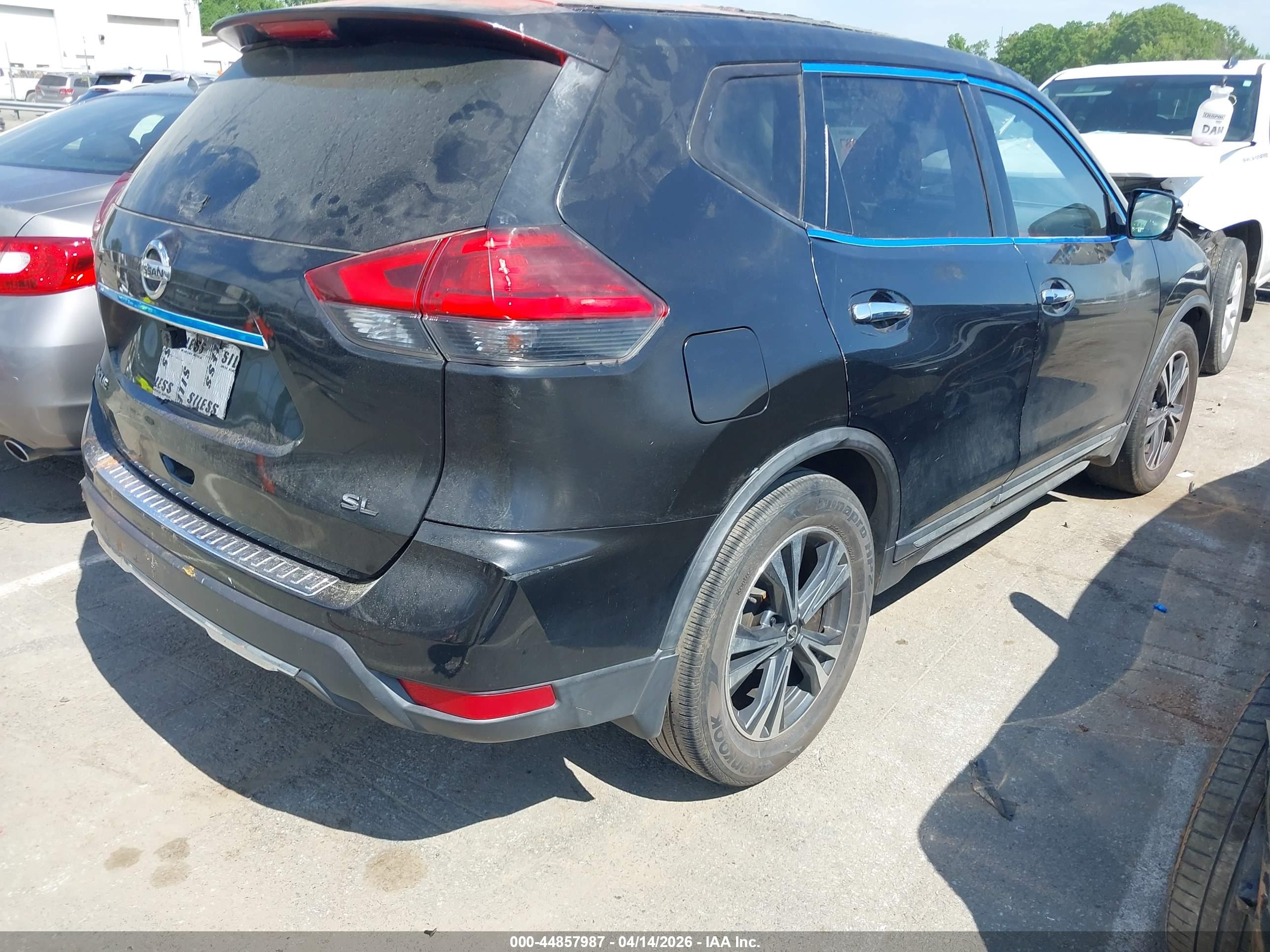 NISSAN ROGUE image 4