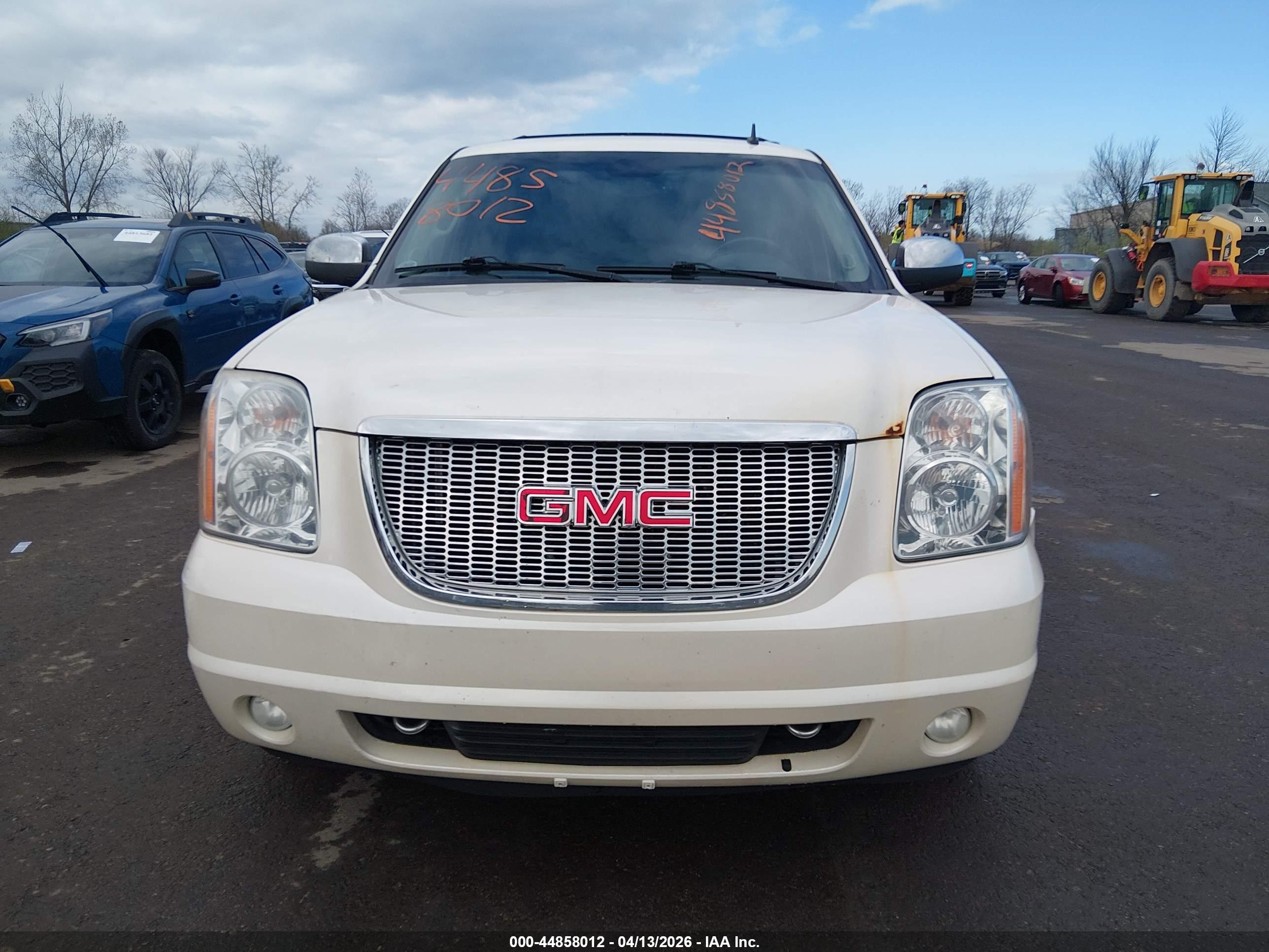 GMC YUKON image 6