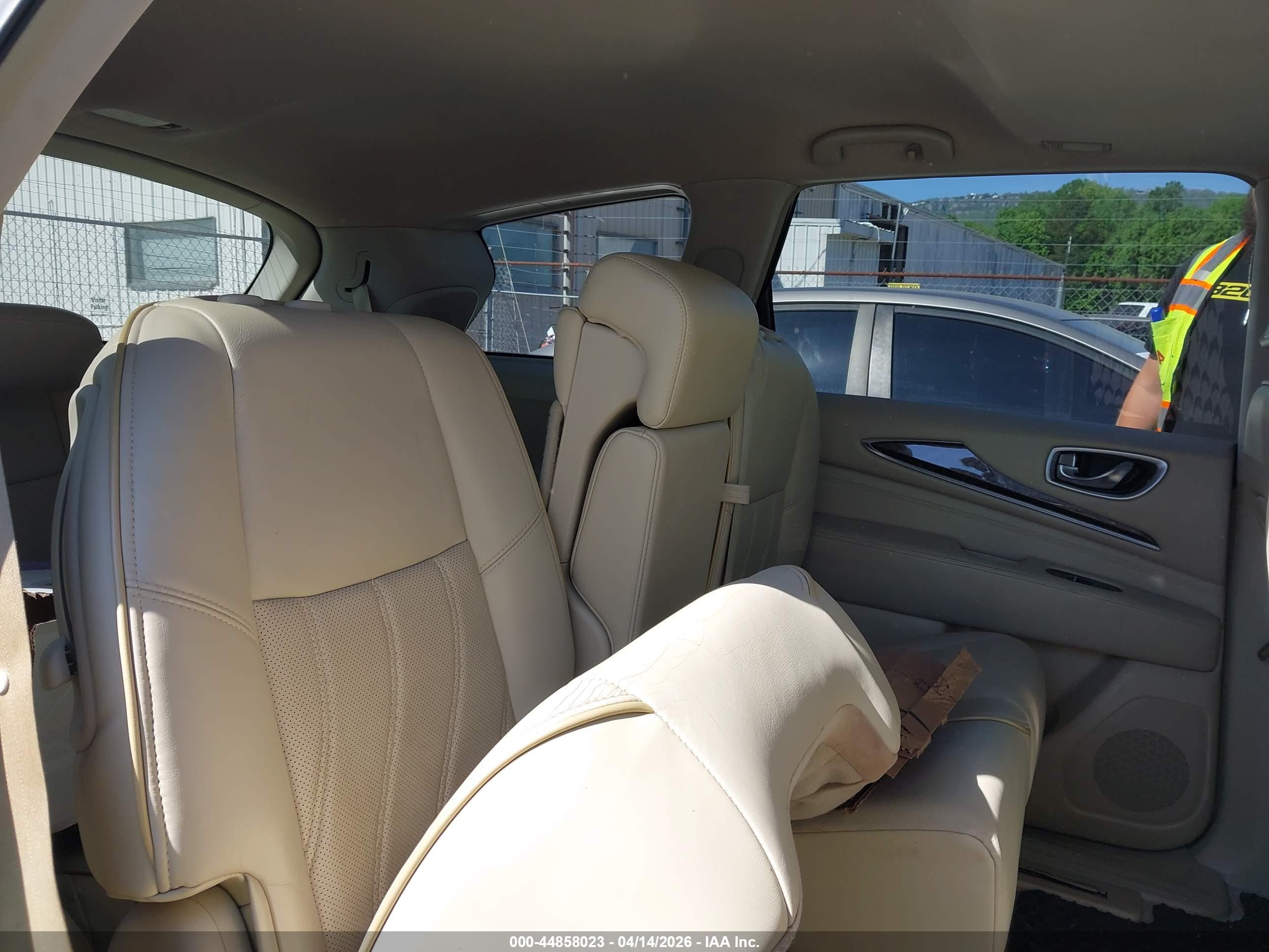 INFINITI JX35 image 8