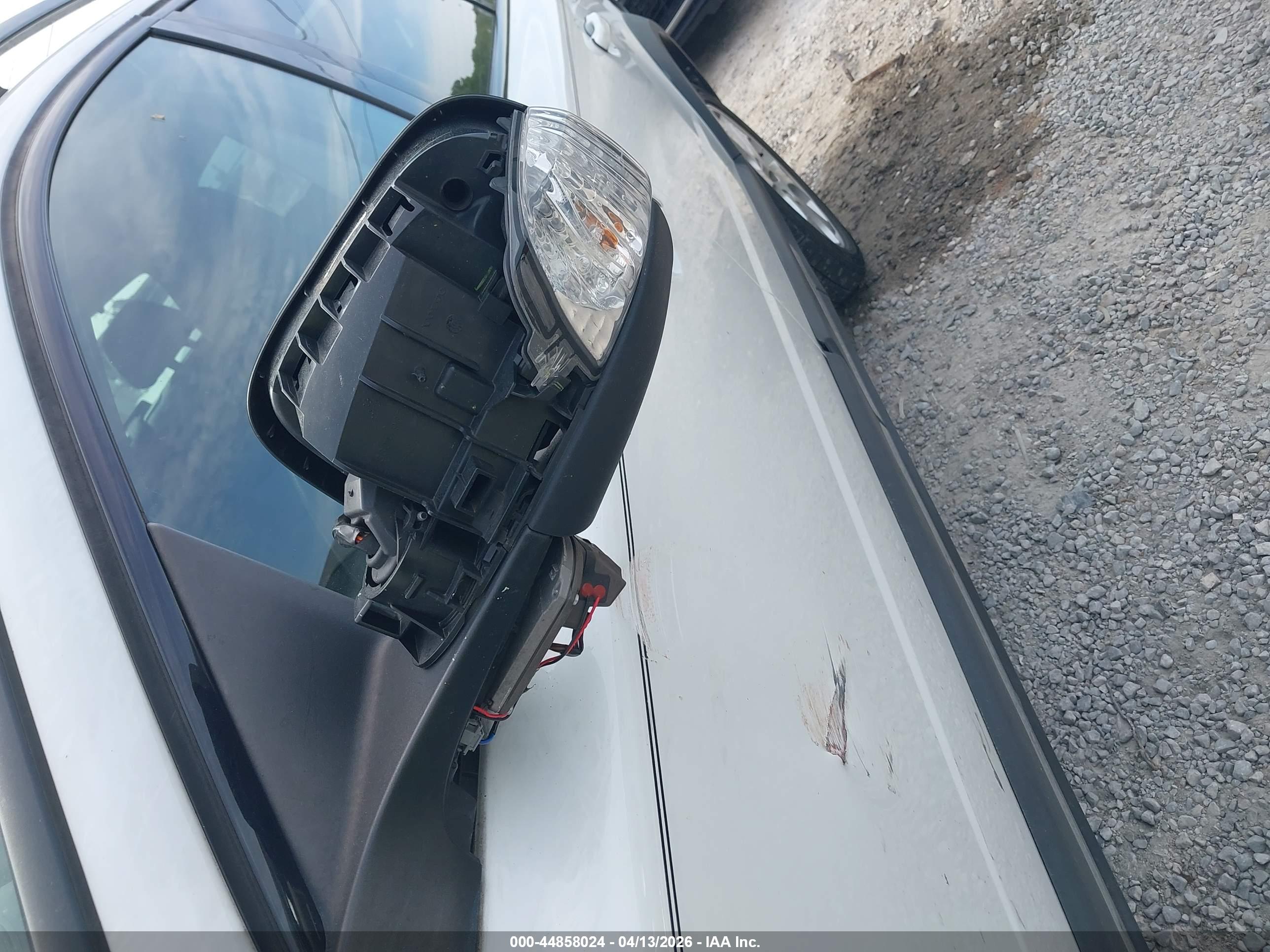 VOLVO XC70 image 6
