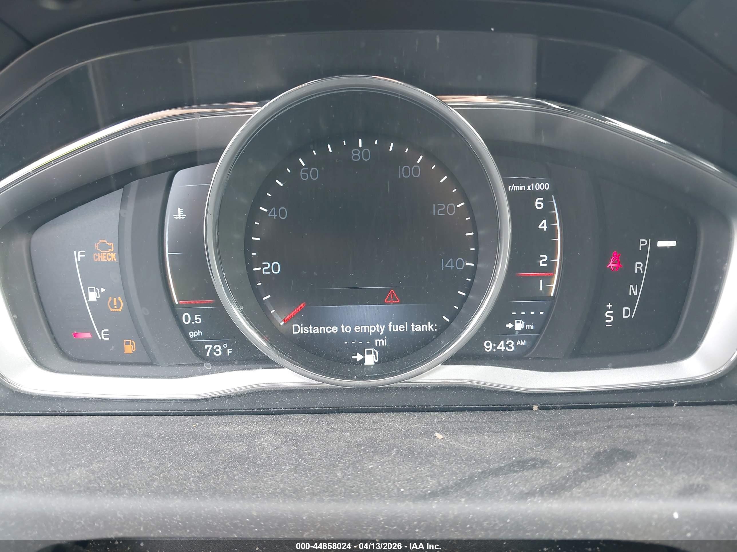 VOLVO XC70 image 7