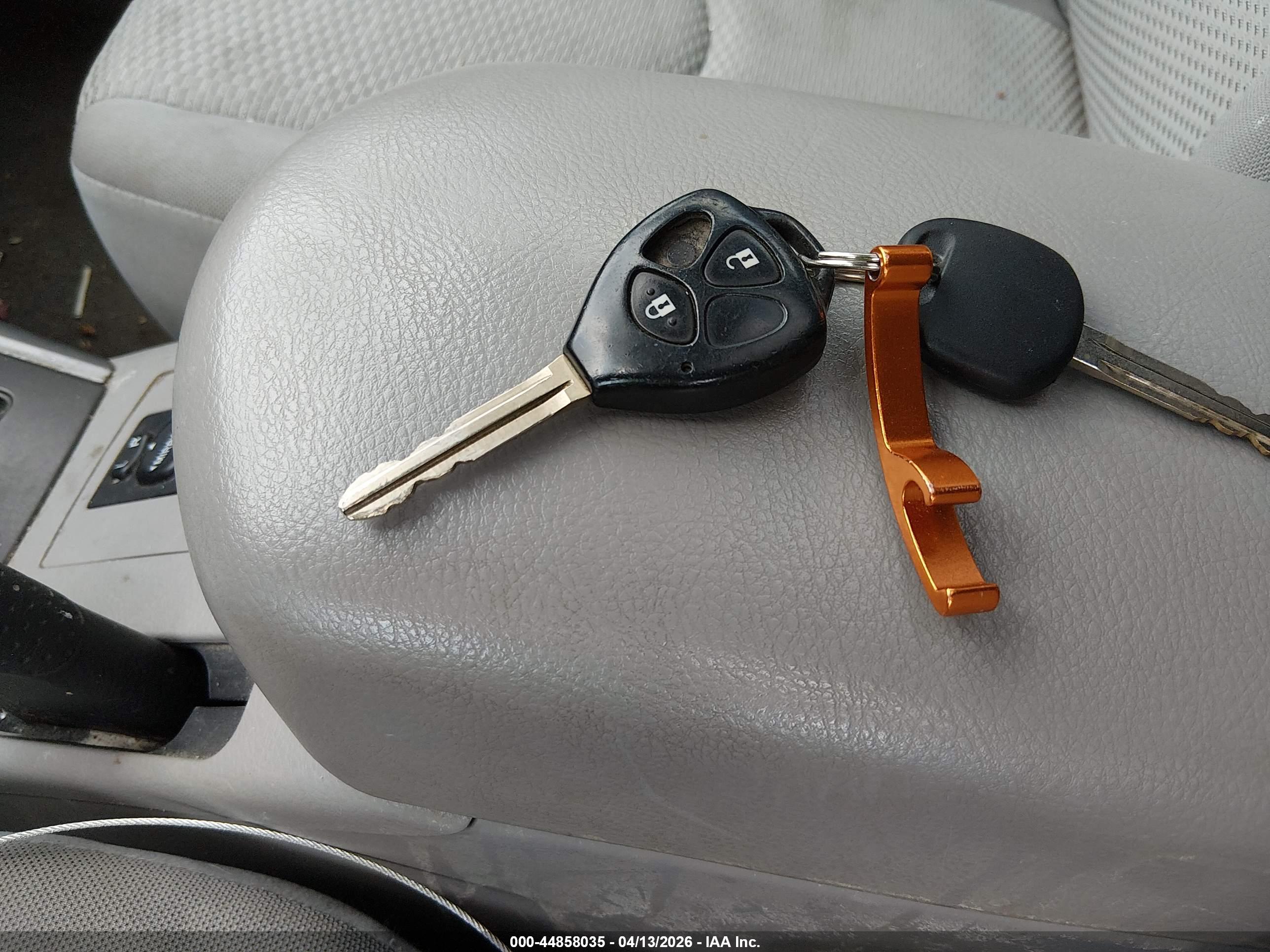 TOYOTA RAV4 image 11