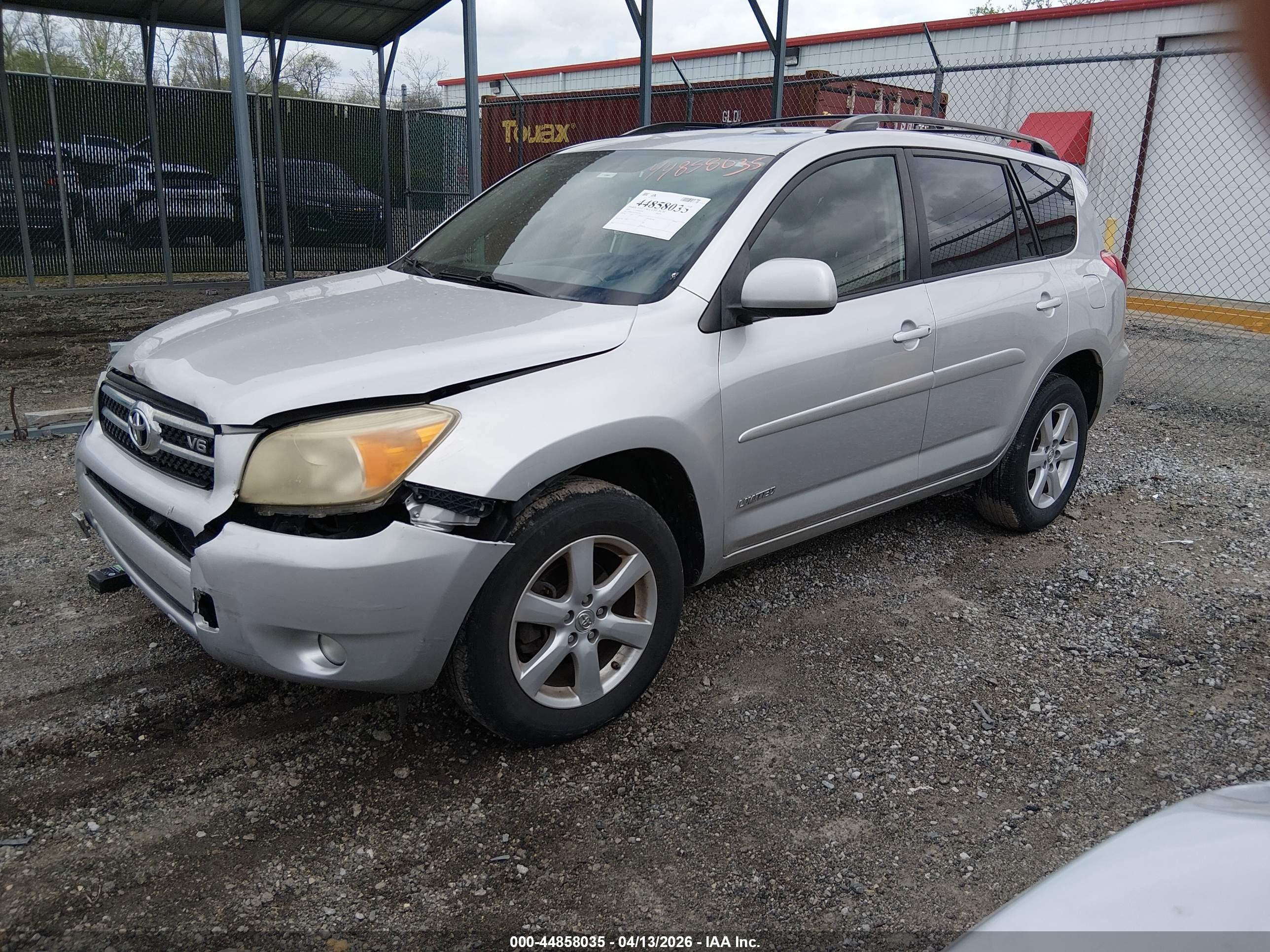 TOYOTA RAV4 image 2
