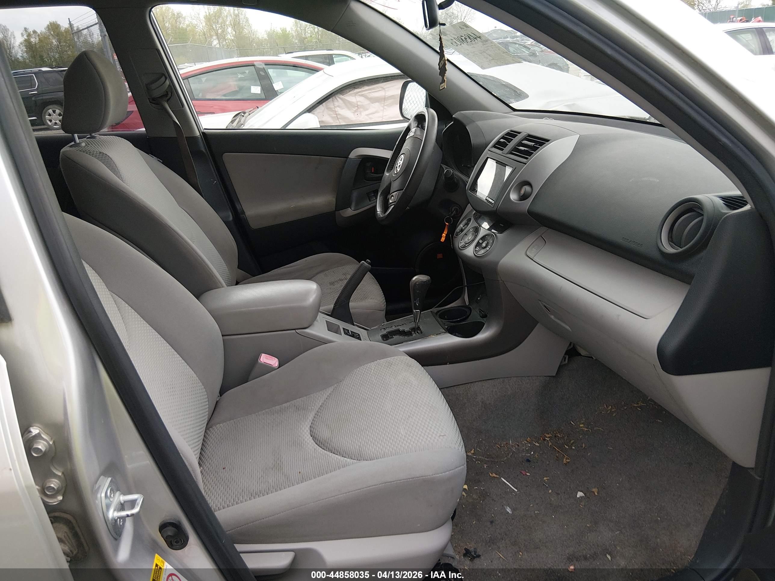 TOYOTA RAV4 image 5