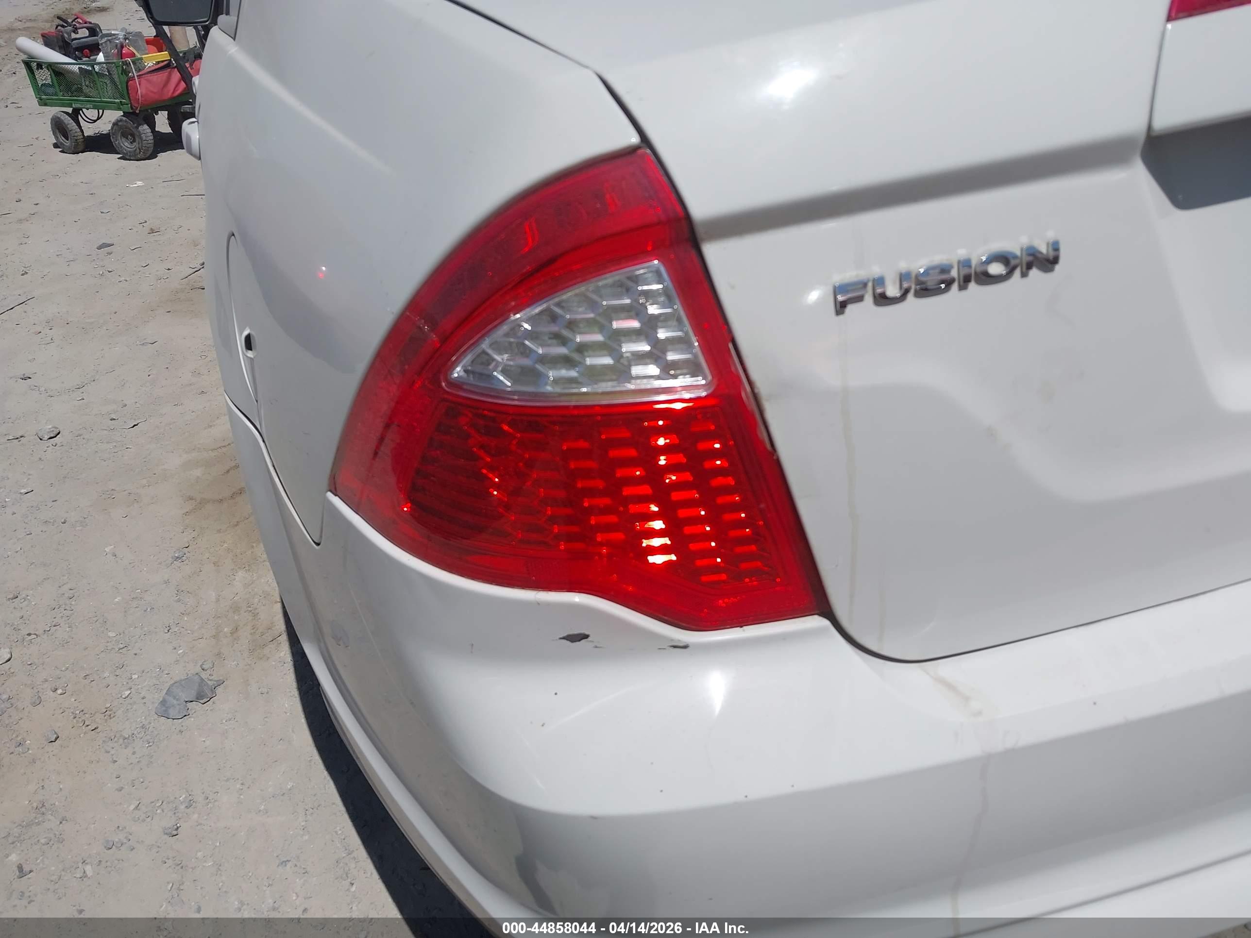 FORD FUSION image 6