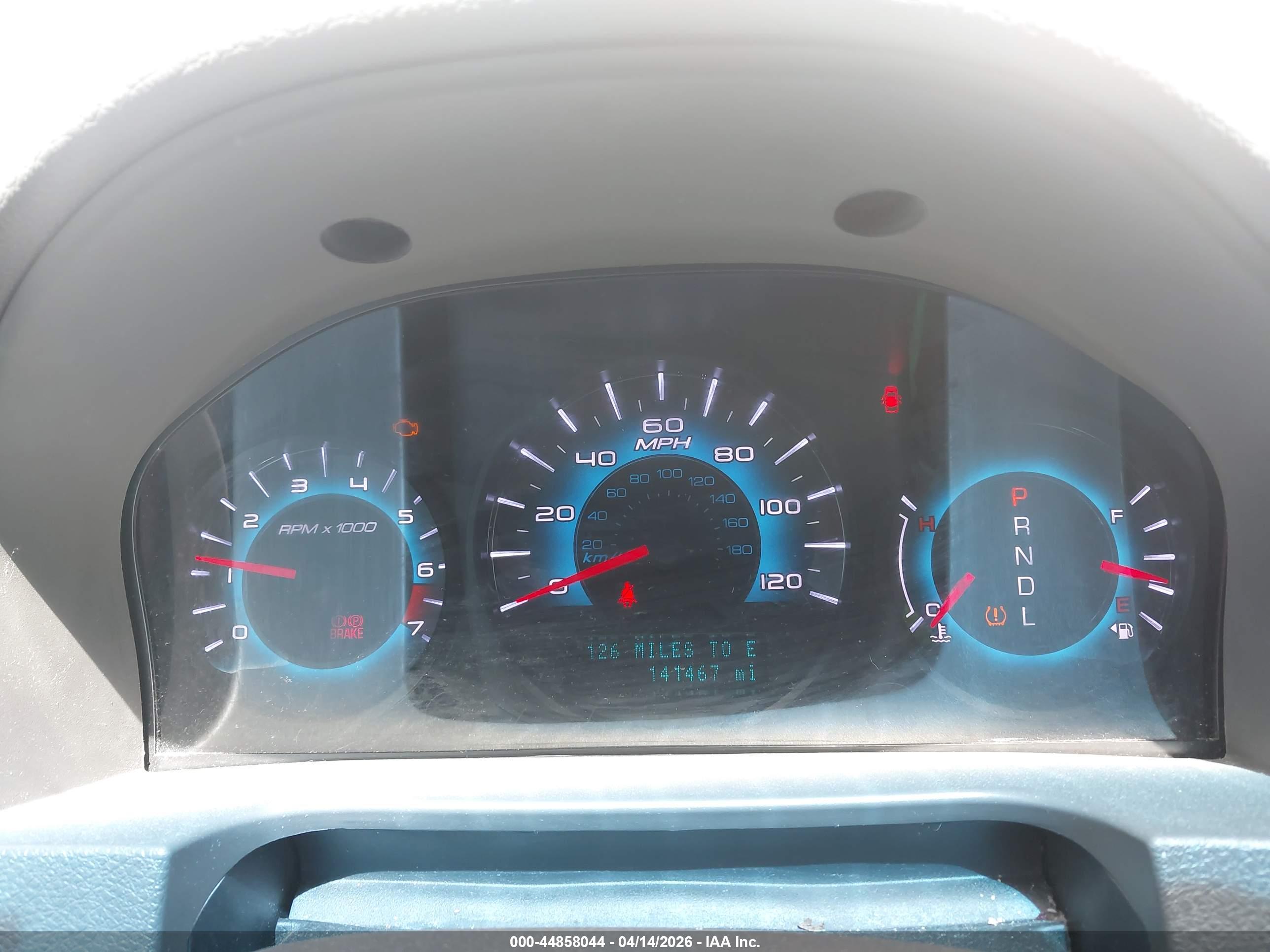 FORD FUSION image 7