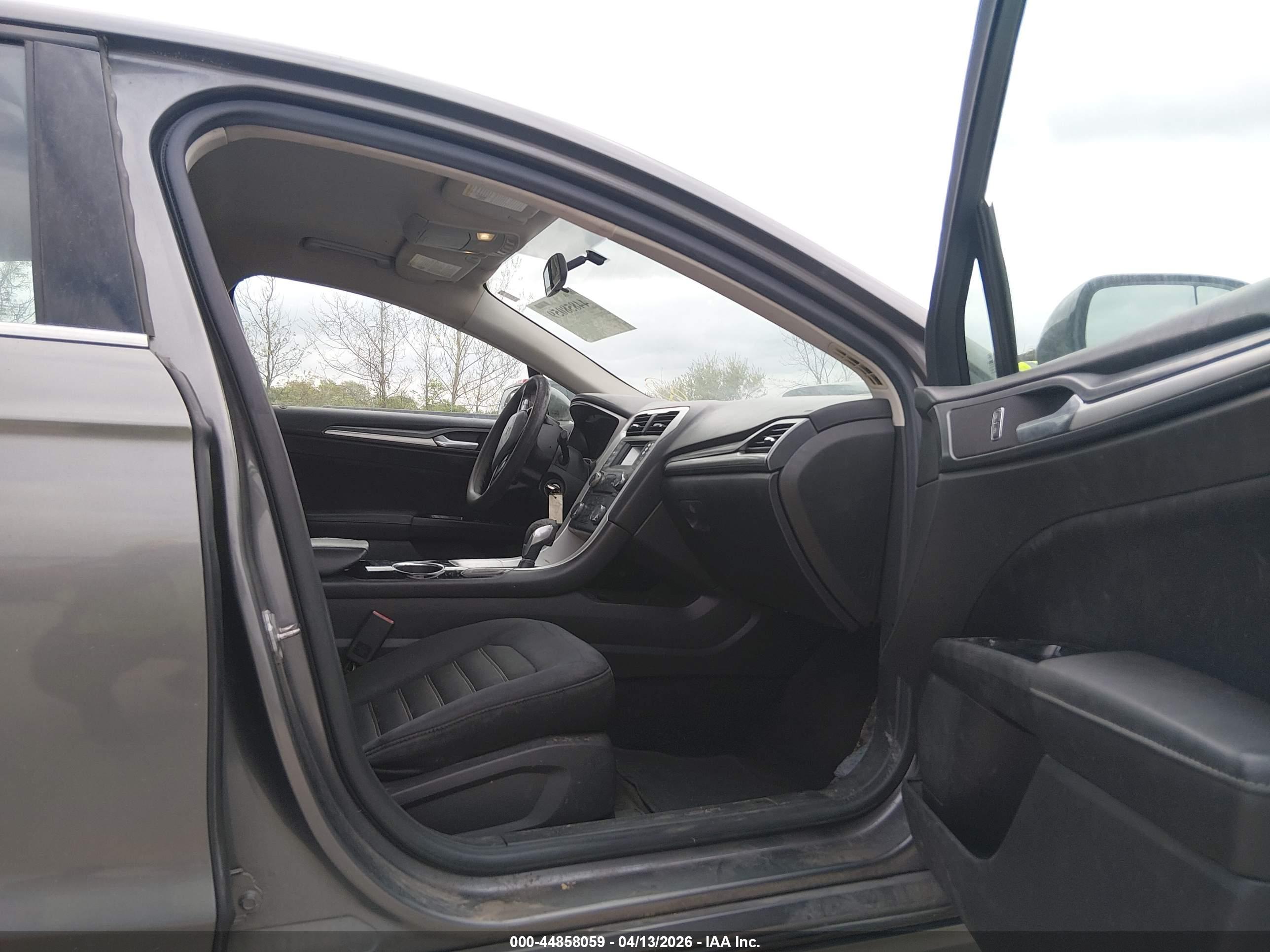 FORD FUSION image 5