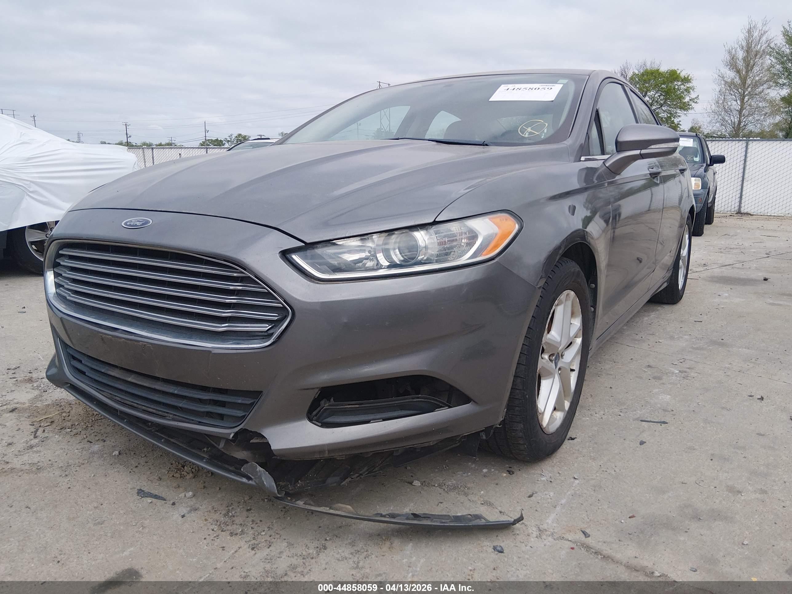 FORD FUSION image 6