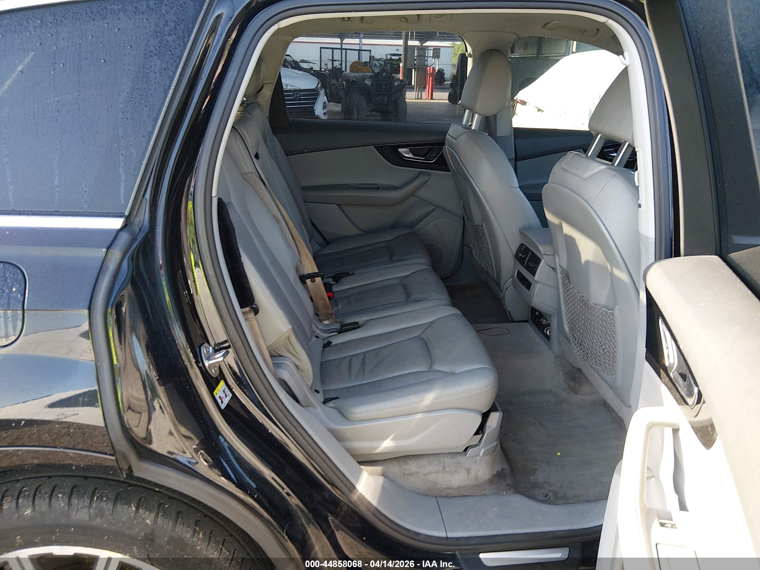AUDI Q7 image 8