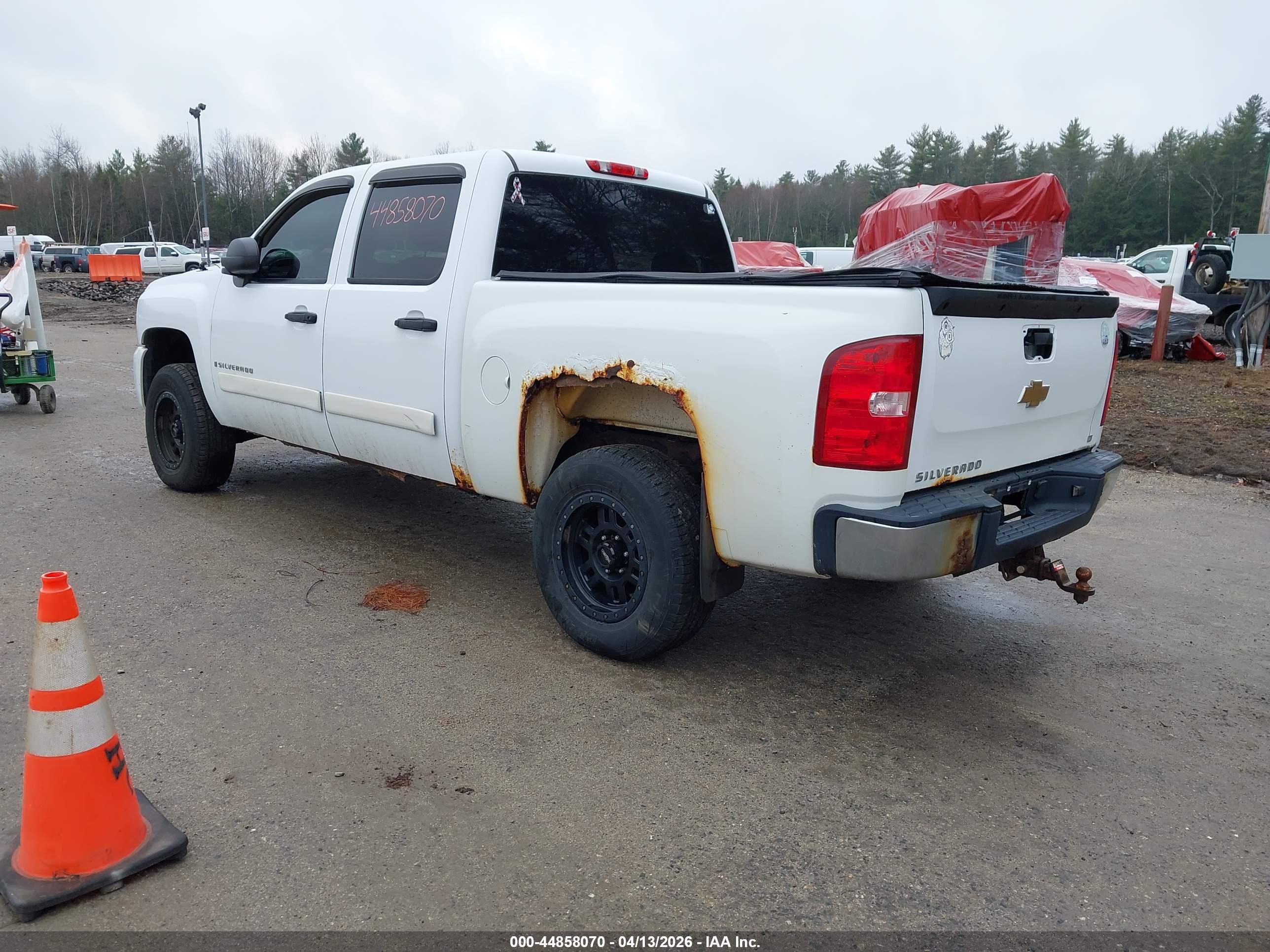 CHEVROLET SILVERADO image 3
