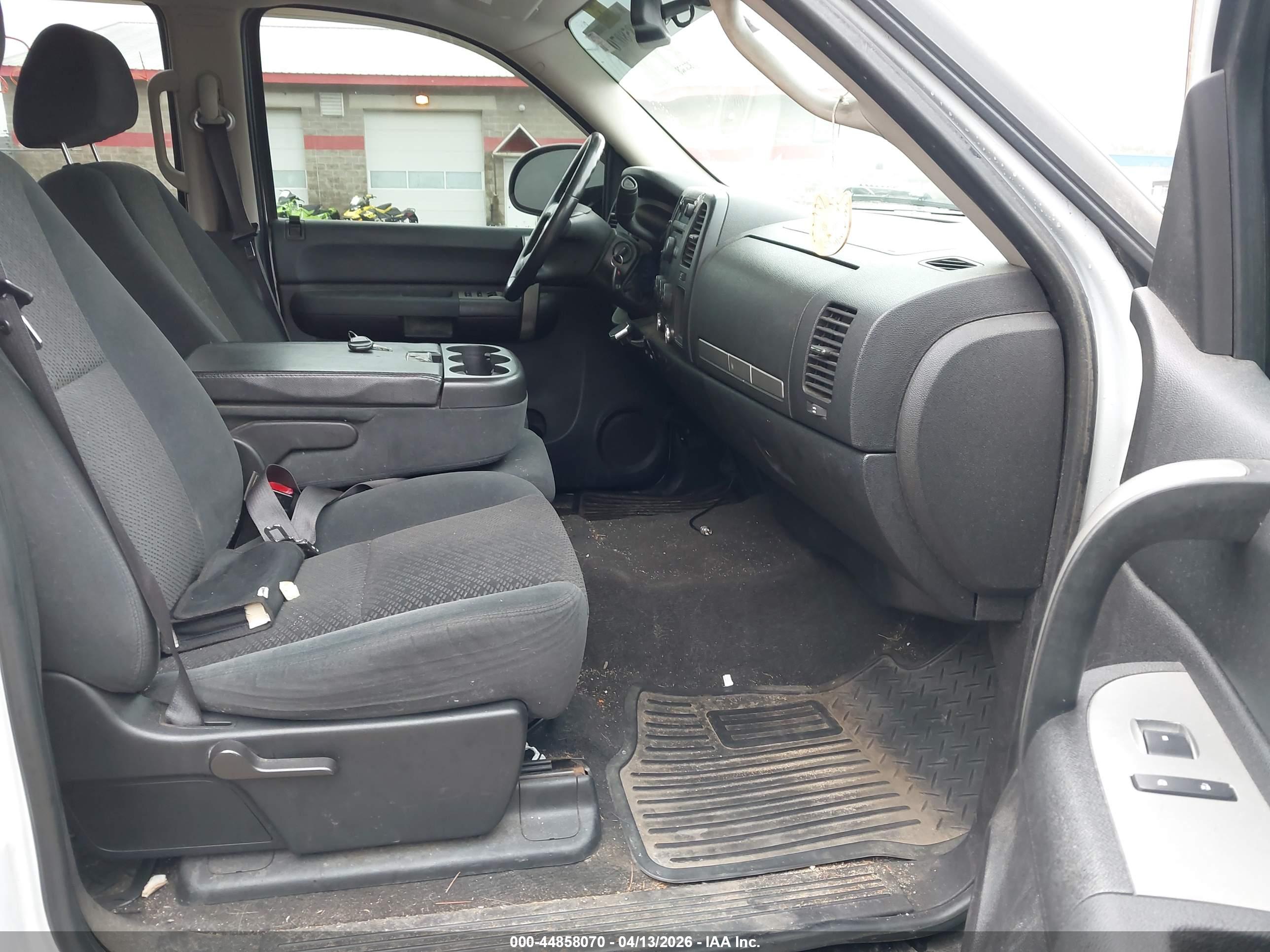 CHEVROLET SILVERADO image 5