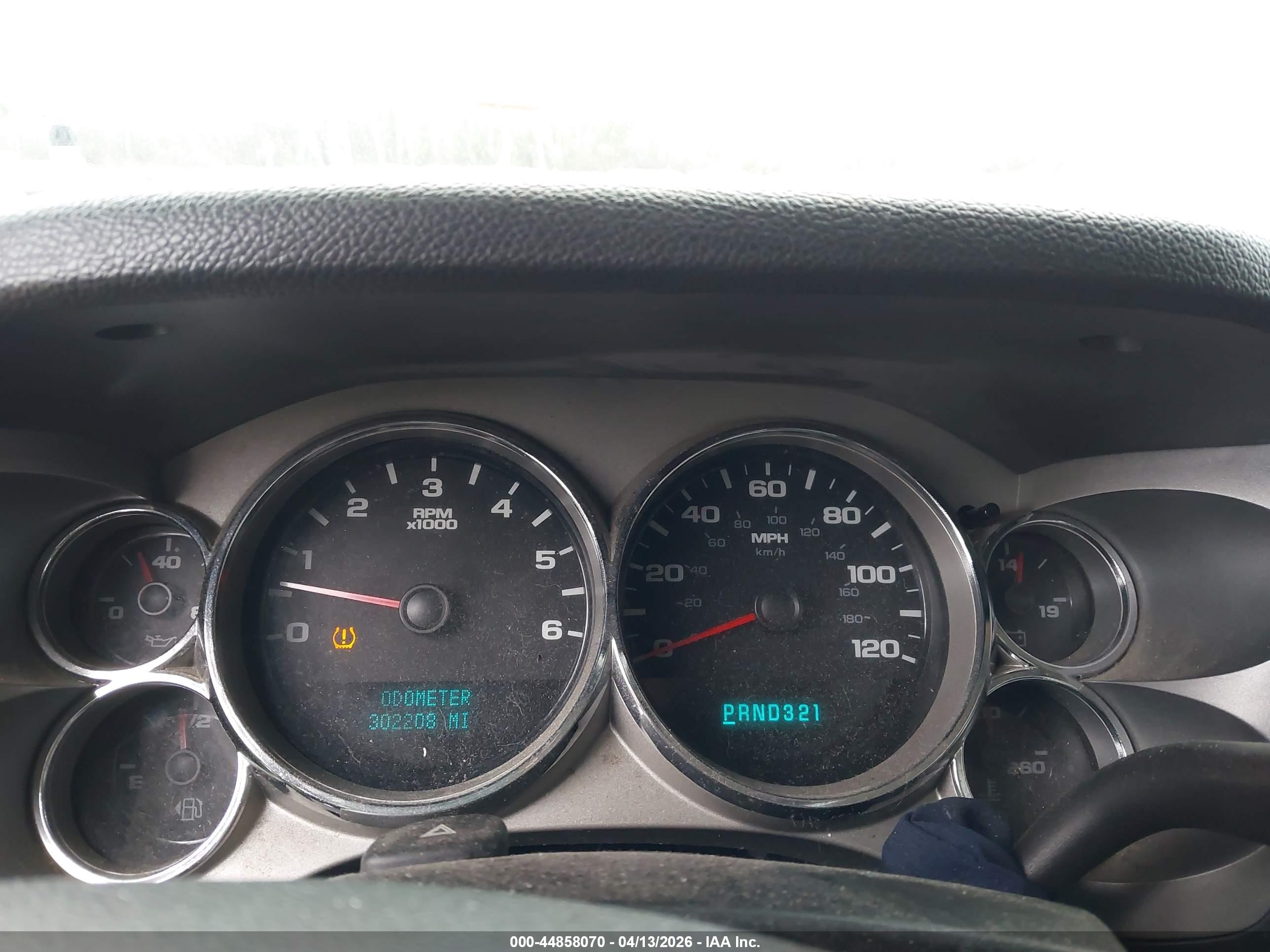 CHEVROLET SILVERADO image 7