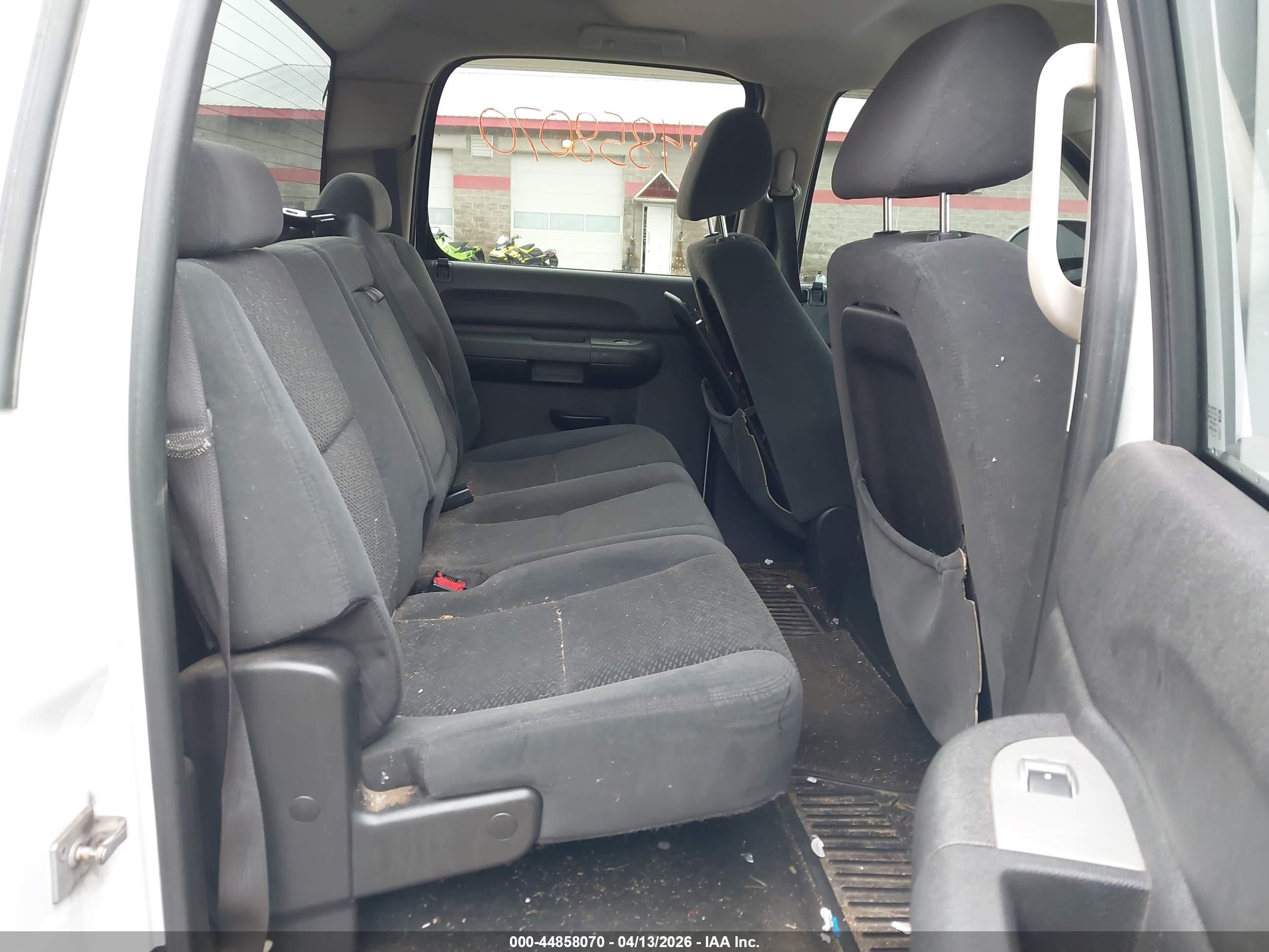 CHEVROLET SILVERADO image 8