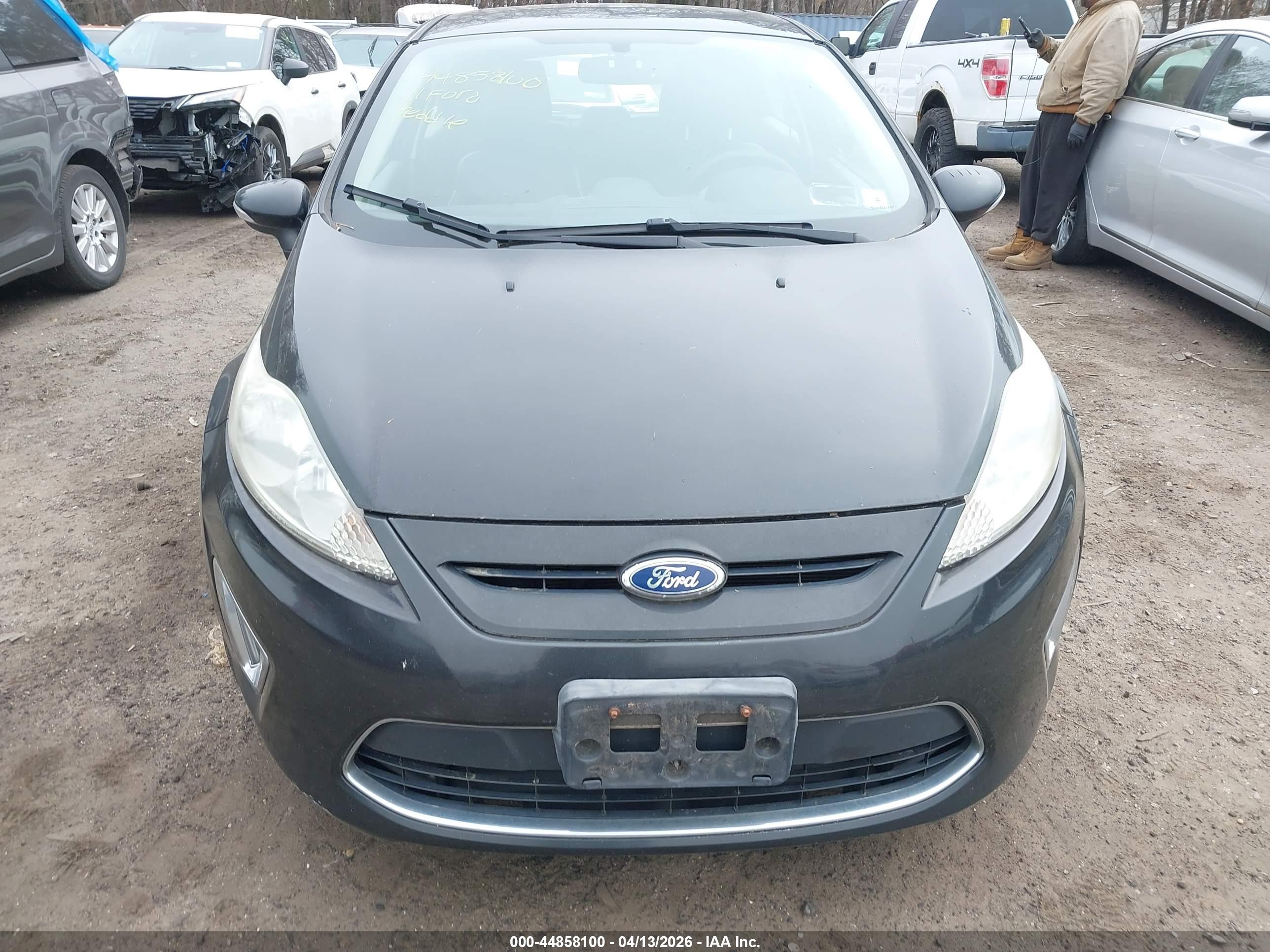 FORD FIESTA image 6