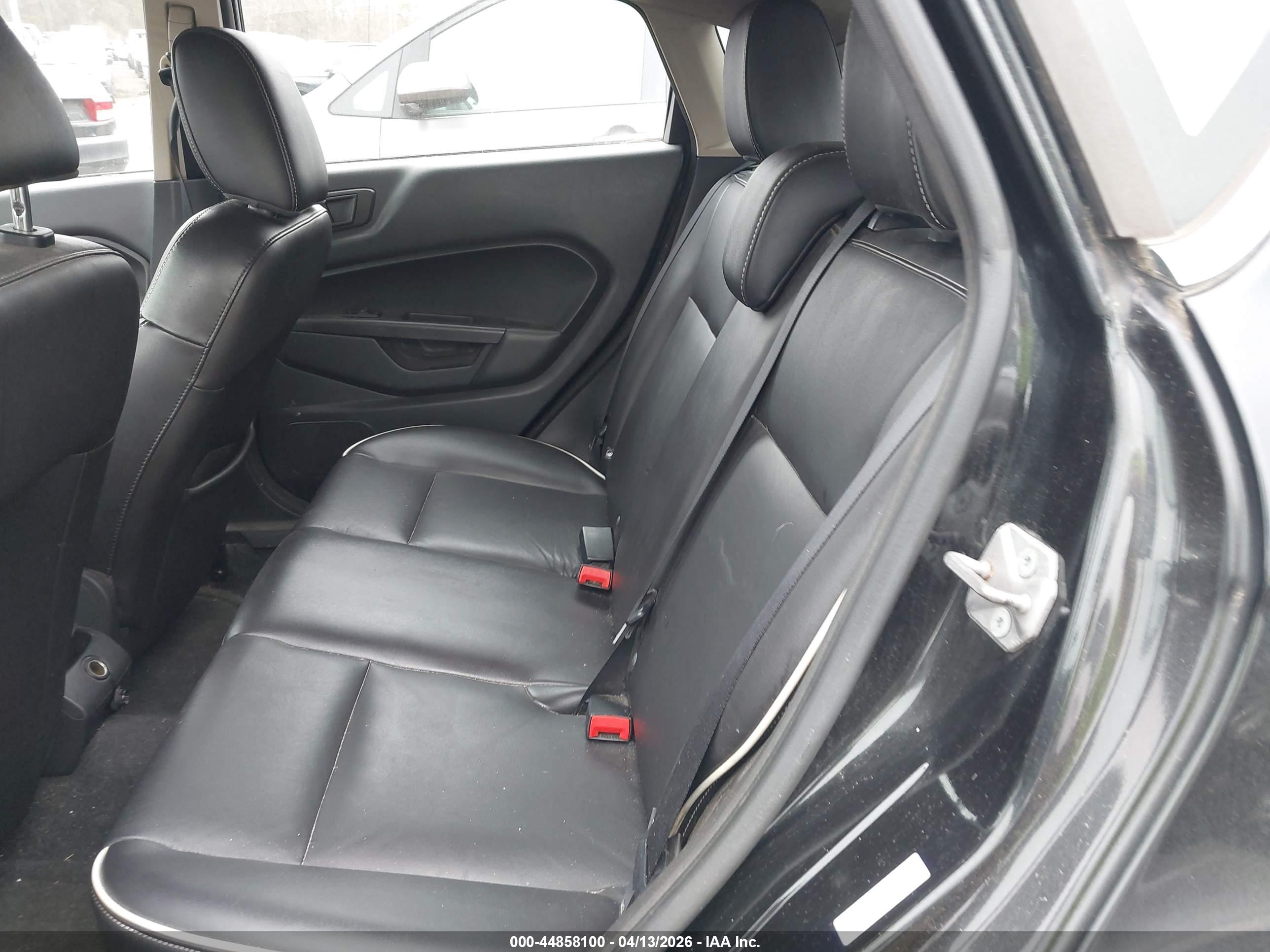 FORD FIESTA image 8
